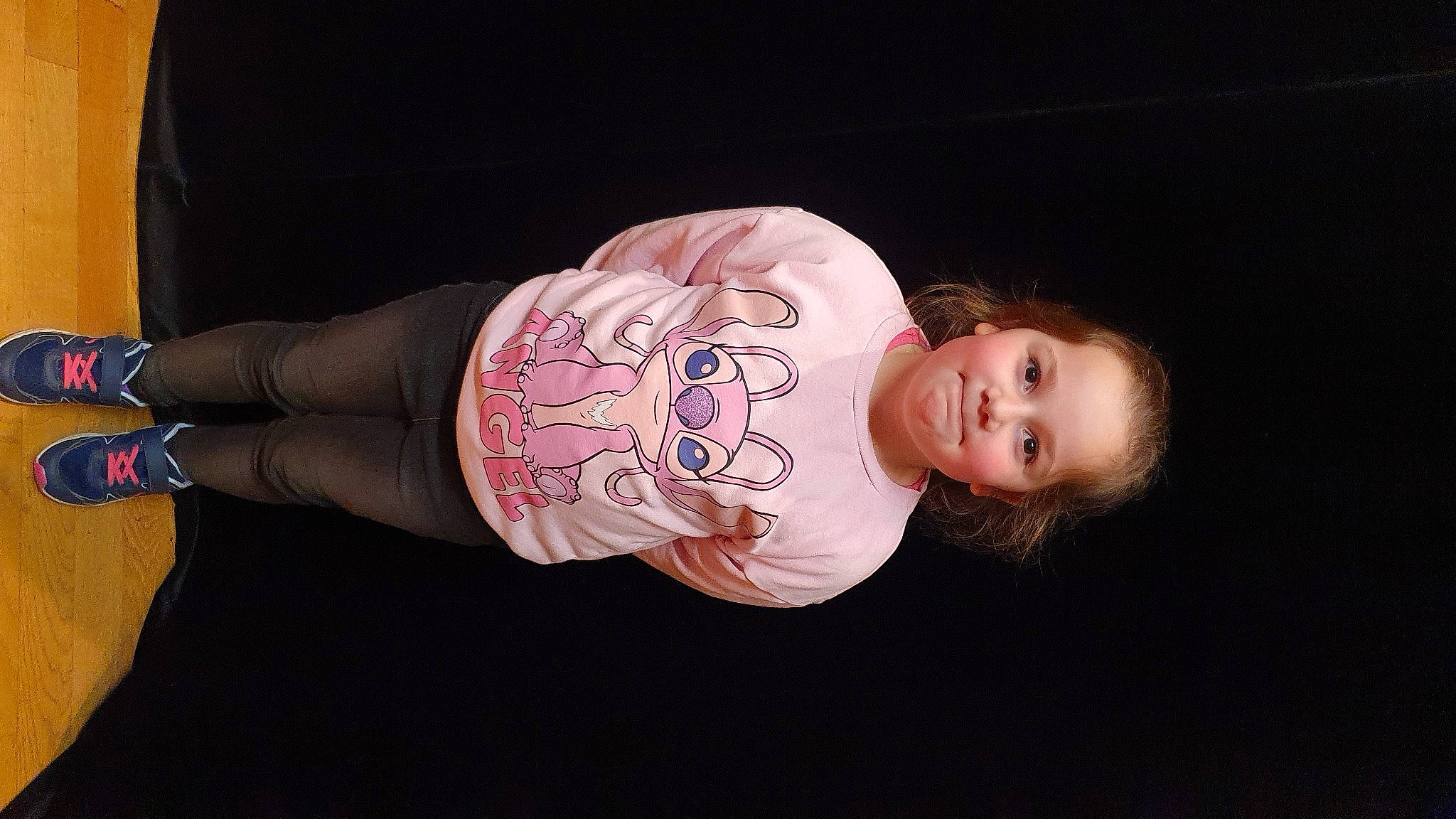 Lena participe au concours pour gagner de l'argent avec cette photo : baby, baby_products, baby_toddler_clothing, cheek, child, human_leg, joy, knee, person, sleeve, toddler, walking_shoe