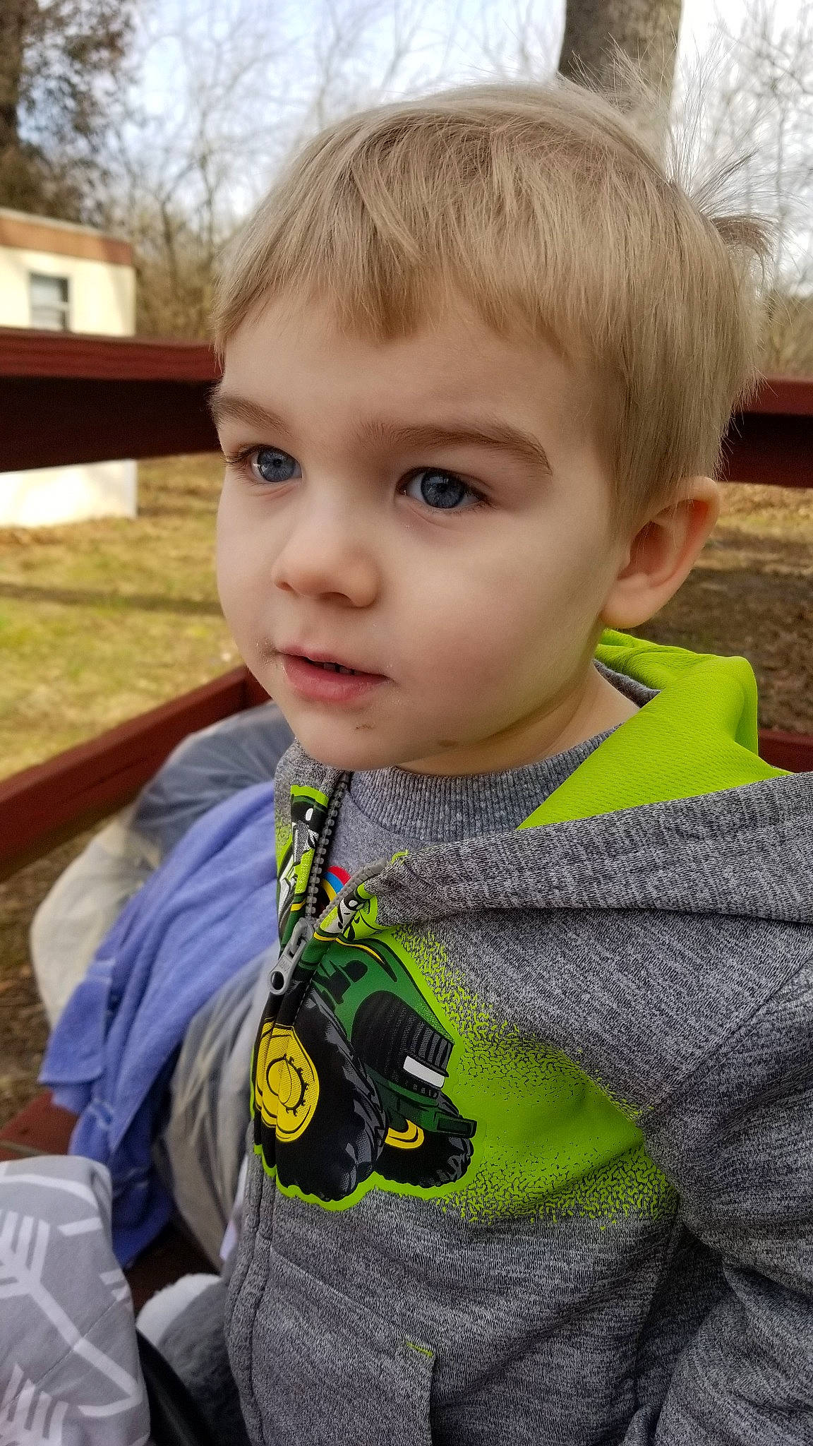 Gunnar is registered to the contest to win money with this photo: blond, cheek, child, child_model, cool, ear, eye, face, forehead, hair, male, neck, nose, outerwear, person, photography, plant, play, smile, t_shirt