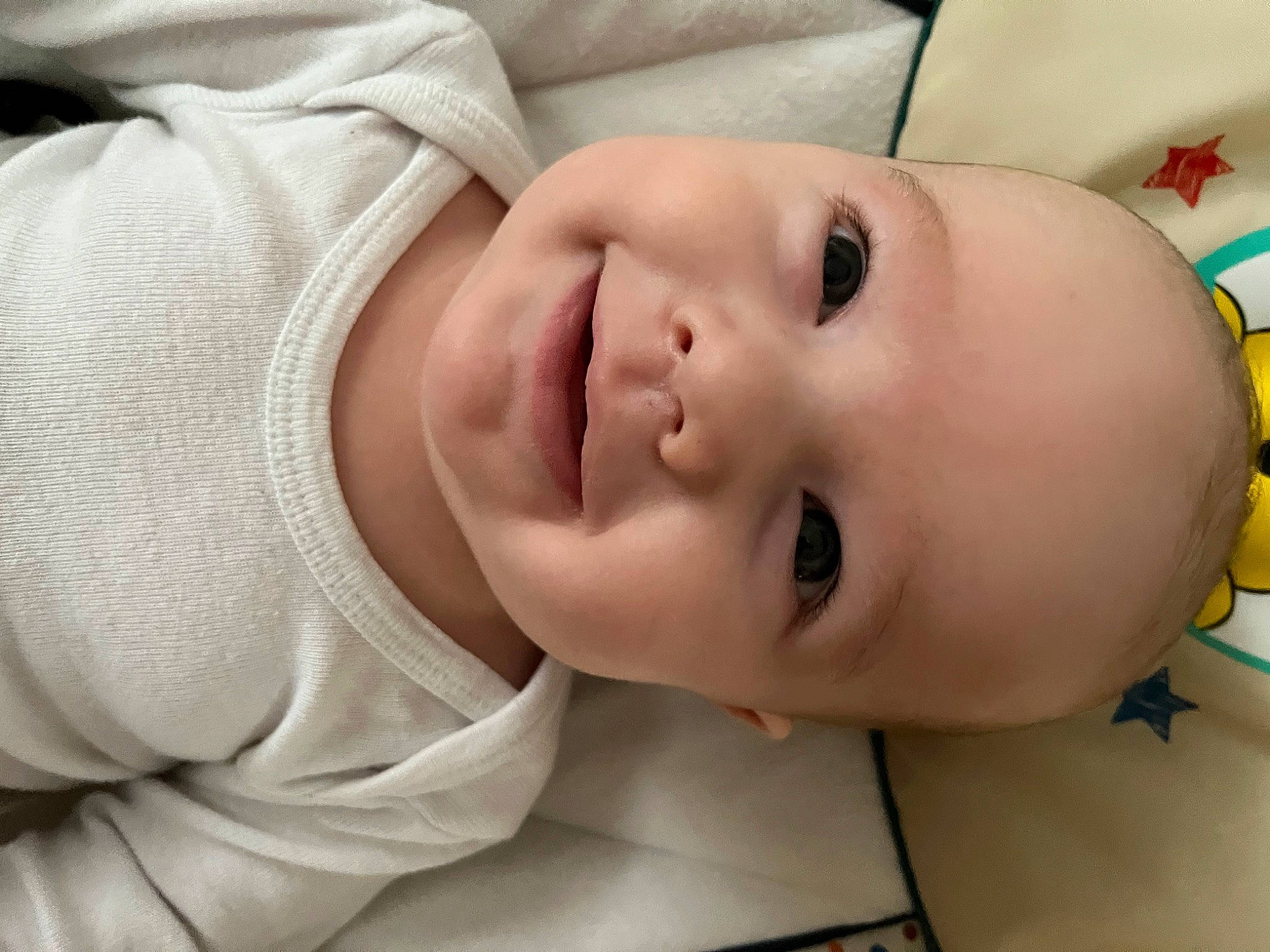 Joey participe au concours pour gagner de l'argent avec cette photo : baby, baby_products, baby_toddler_clothing, cheek, child, comfort, eye, eyebrow, eyelash, face, facial_expression, finger, happy, head, iris, joy, lip, mouth, nose, person