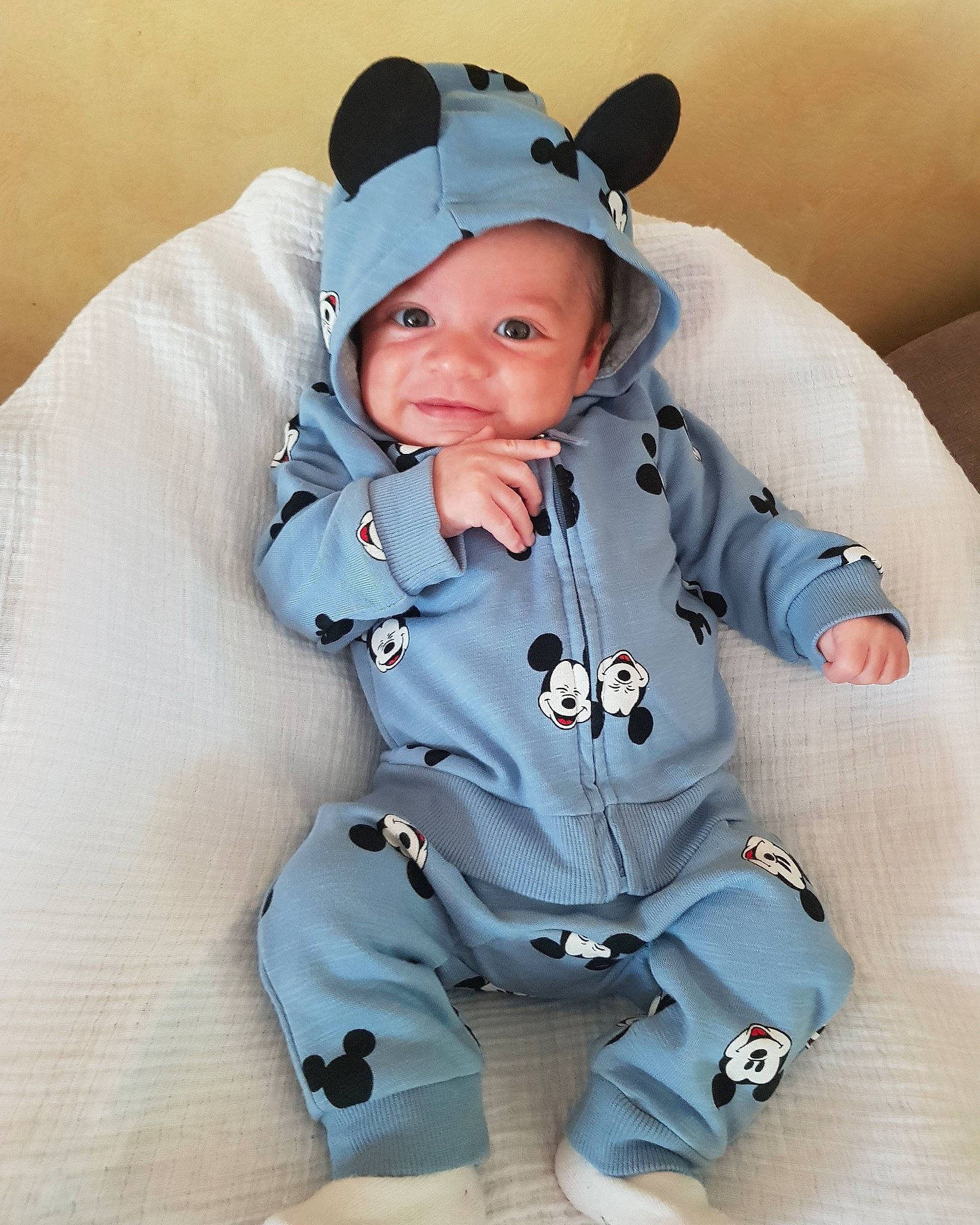 José Luis Junior participe au concours pour gagner de l'argent avec cette photo : baby, cheek, child, headwear, hoodie, jacket, outerwear, person, skin, sleeve, toddler