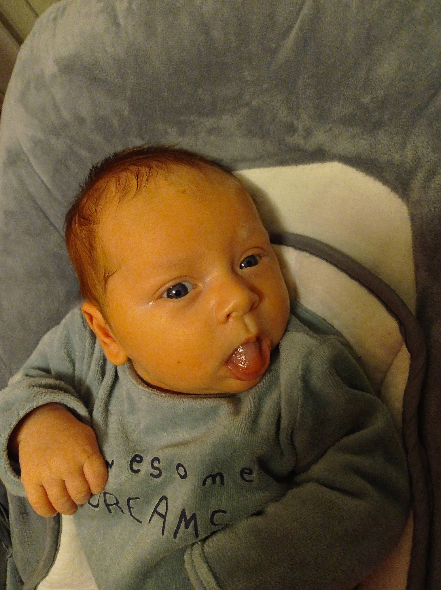 Nathan a rejoint le concours — aidez-le/la à gagner de superbes lots ! baby, baby_products, baby_safety, baby_toddler_clothing, cheek, child, comfort, eye, eyebrow, forehead, hair, happy, iris, linens, lip, nose, person, skin, sleeve, smile