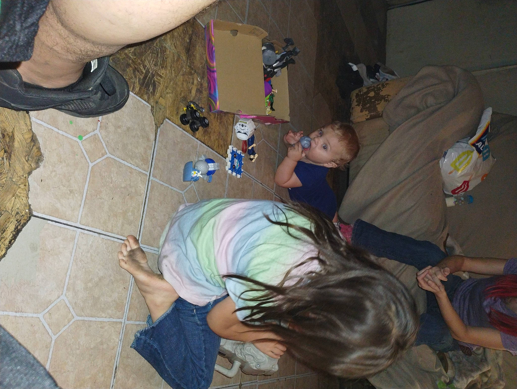 Robert is registered to the contest to win money with this photo: child, finger, flooring, fun, gesture, human, human_leg, interaction, lap, leisure, nail, person, play, recreation, sharing, sitting, soil, t_shirt, thigh, toddler