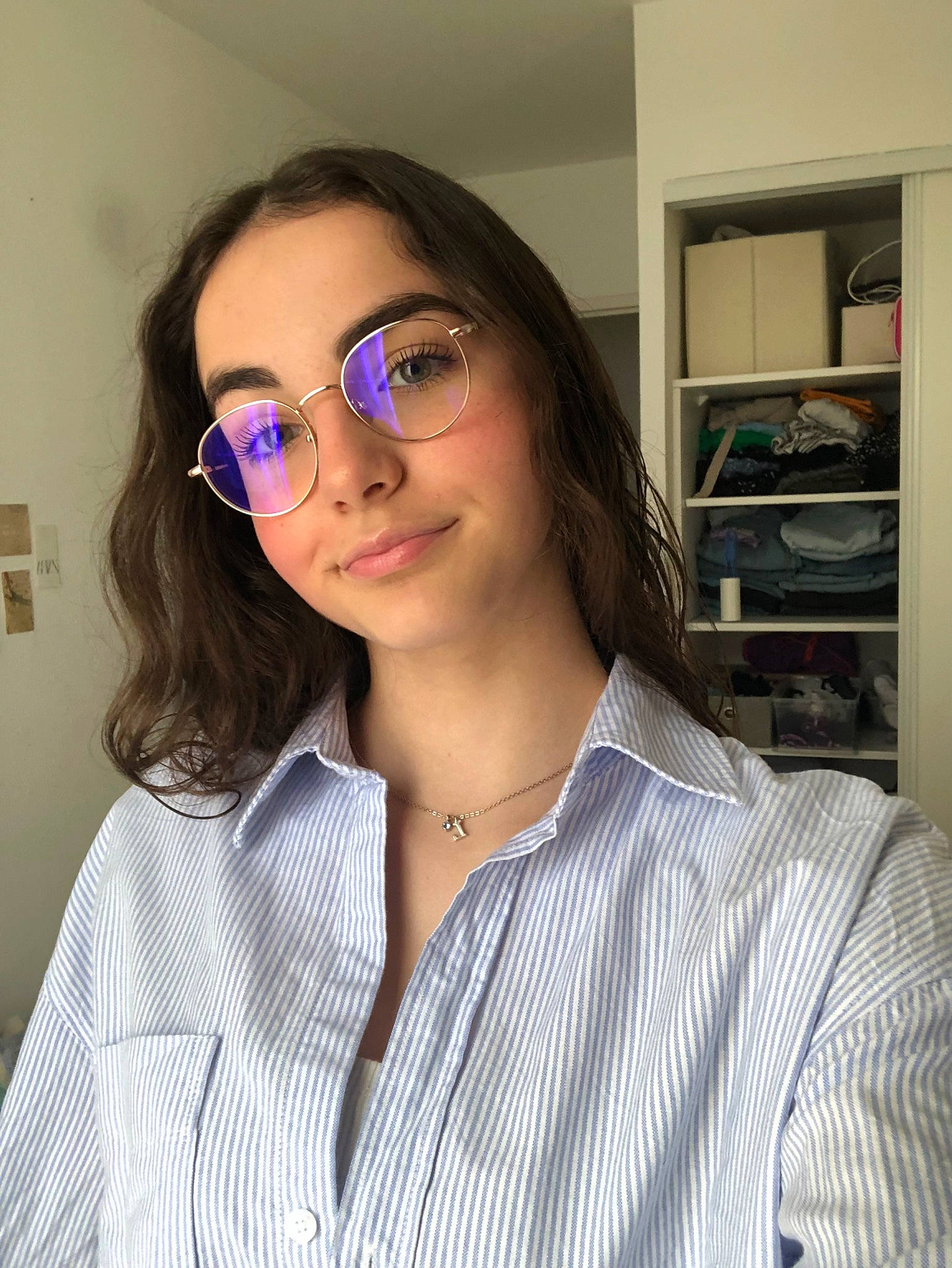 Luna a rejoint le concours — aidez-le/la à gagner de superbes lots ! black_hair, chin, collar, dress_shirt, eye, eyebrow, eyelash, eyewear, flash_photography, forehead, glasses, hair, jaw, joy, lip, long_hair, person, shoulder, sleeve, smile