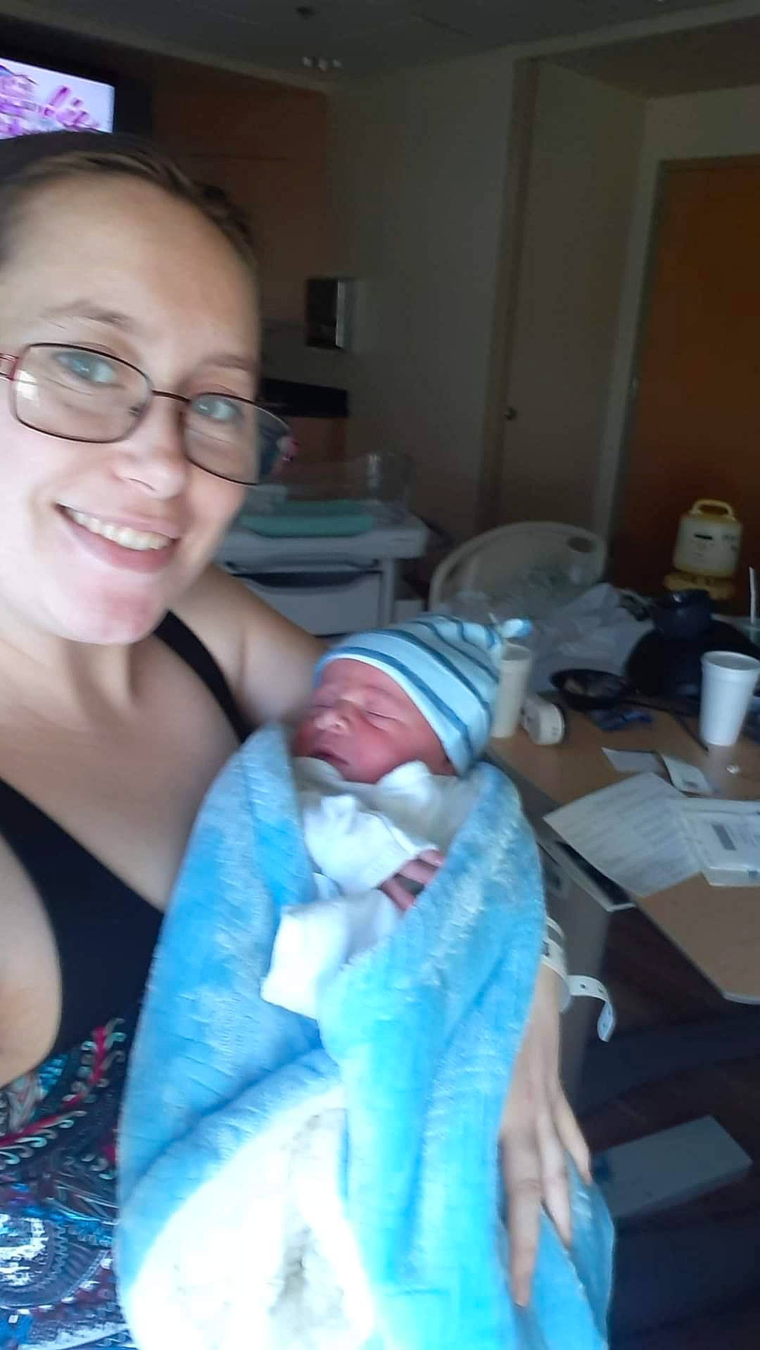 Davonta is registered to the contest to win money with this photo: baby, birth, child, childbirth, joy, person, room, smile