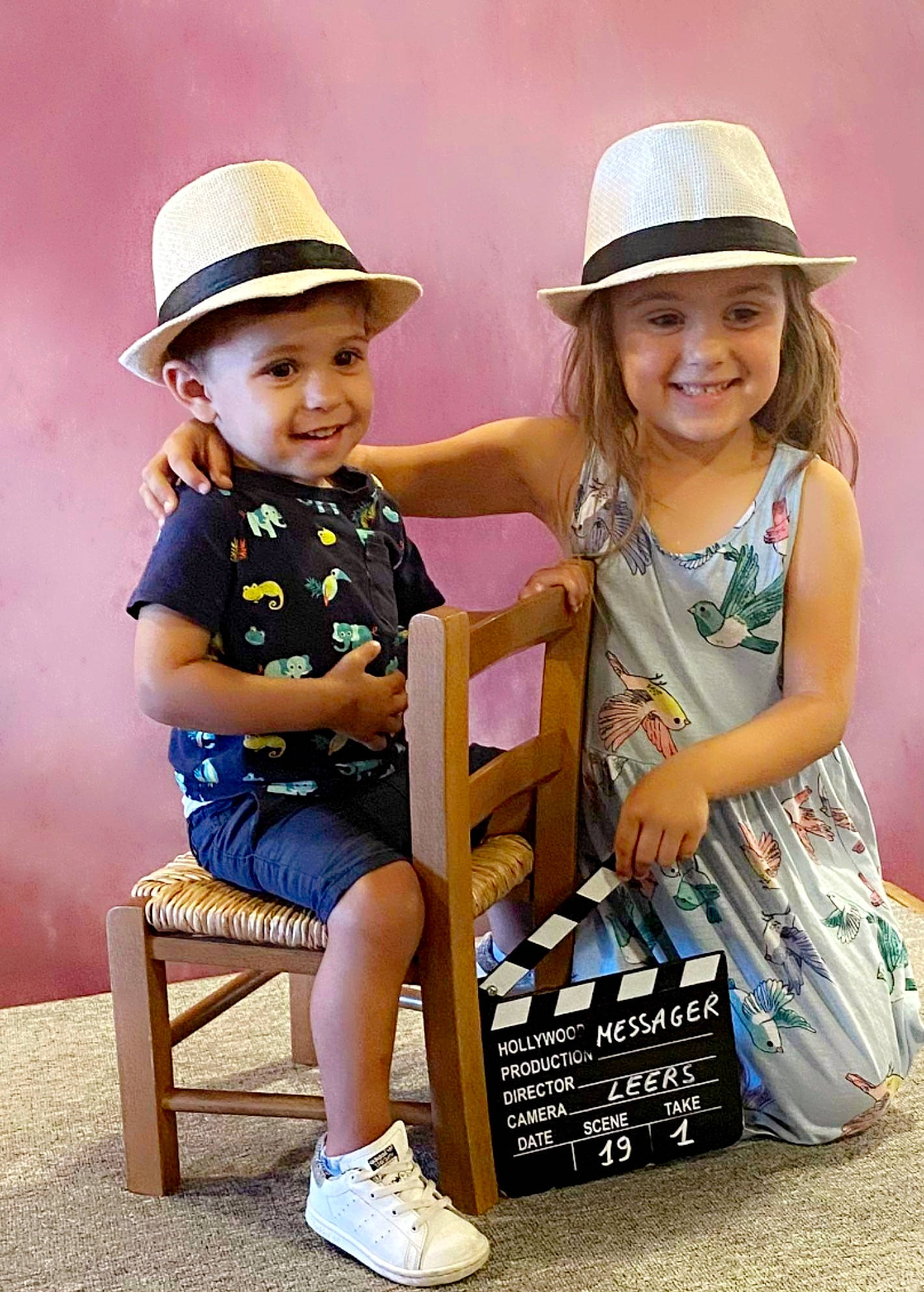Mélya a rejoint le concours — aidez-le/la à gagner de superbes lots ! child, clothing, cool, cowboy_hat, event, facial_expression, fedora, fun, happy, hat, headgear, headwear, joy, leisure, person, shoe, shorts, smile, sneakers, summer