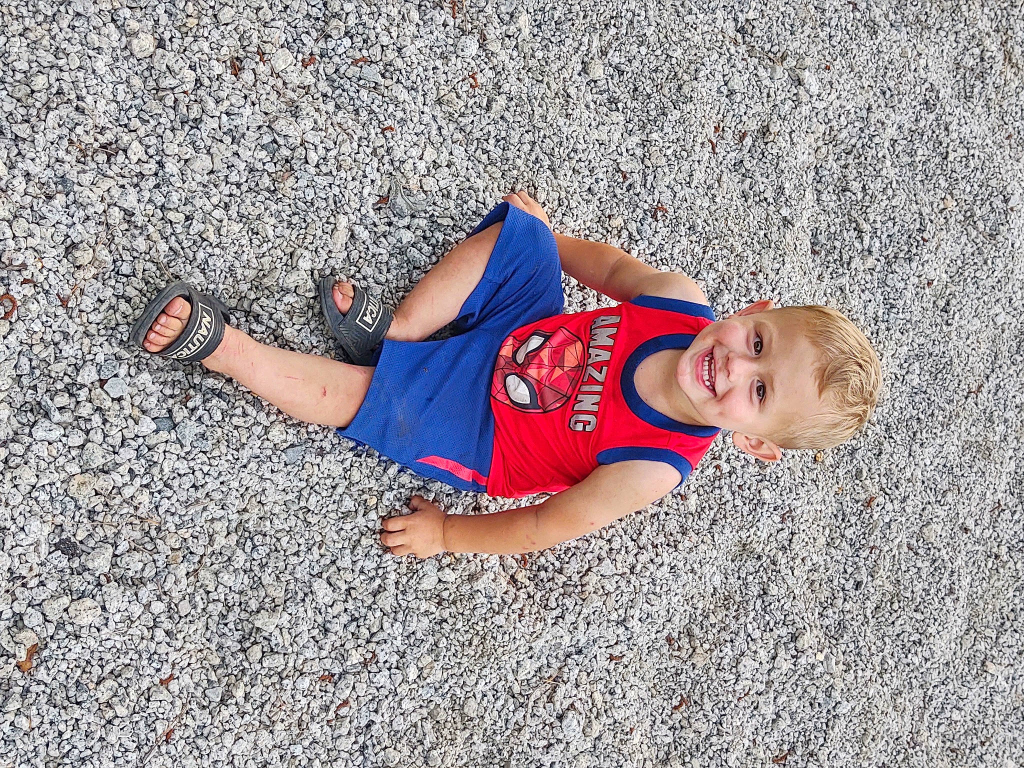 Miles is registered to the contest to win money with this photo: arm, asphalt, elbow, electric_blue, fun, grass, hand, happy, human_body, human_leg, joy, knee, leisure, people_in_nature, person, recreation, road_surface, sunglasses, t_shirt, thigh