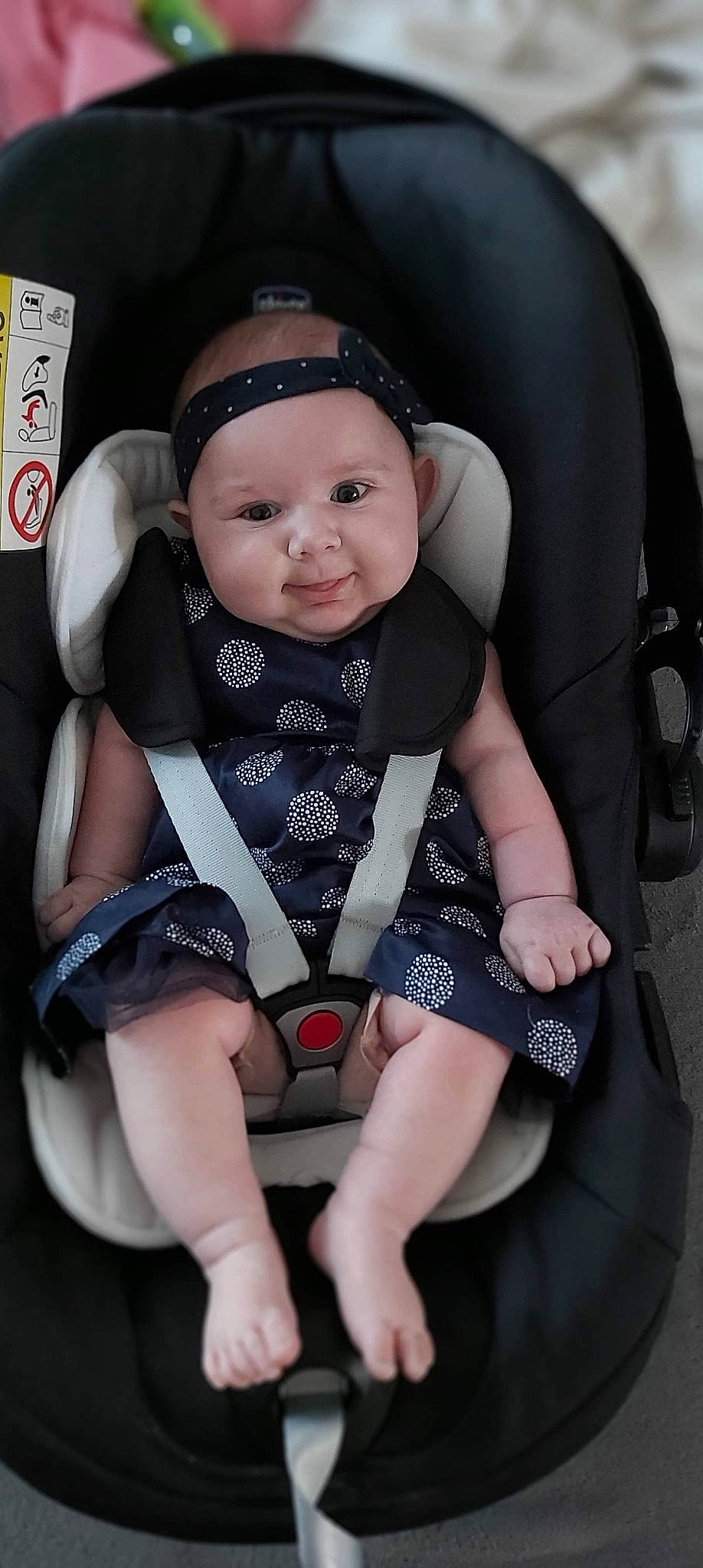 Lina a rejoint le concours — aidez-le/la à gagner de superbes lots ! baby, baby_carriage, baby_in_car_seat, baby_products, car_seat, cheek, child, headwear, person, product, sitting, toddler