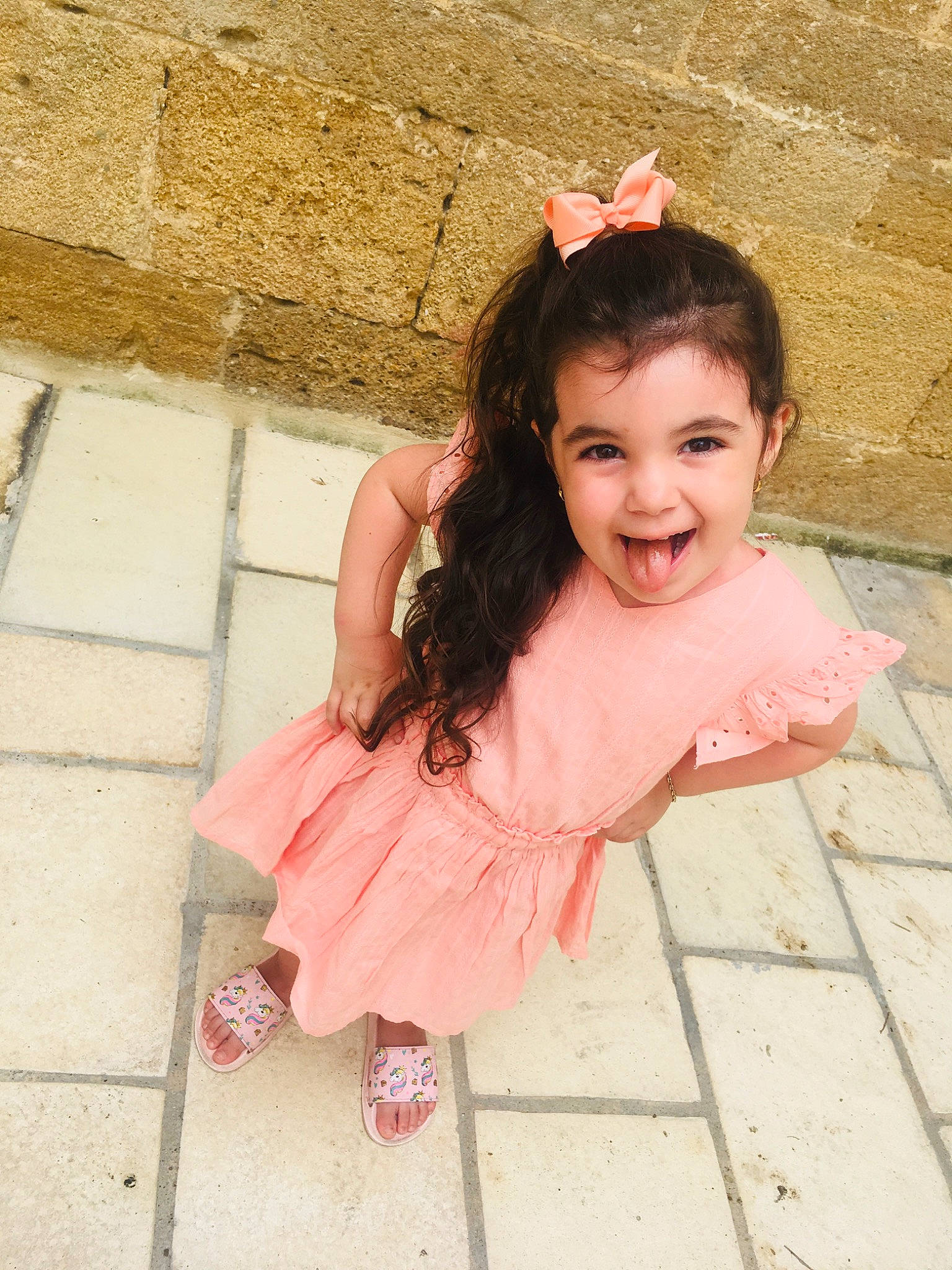 Kélya a rejoint le concours — aidez-le/la à gagner de superbes lots ! ballet_tutu, beauty, child, child_model, costume, dress, fashion_accessory, hair_accessory, happy, headband, headpiece, long_hair, pattern, peach, person, photography, pink, skin, smile, textile