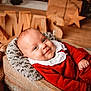 Victoire a rejoint le concours — aidez-le/la à gagner de superbes lots ! baby, infant, red_clothing, wooden_crate, pillow, teddy_bear, holiday_decor, xmas_letters, smile, face, indoor, cute, portrait, festive, cozy, child, christmas, warm_lighting, wood_floor, decorative_star