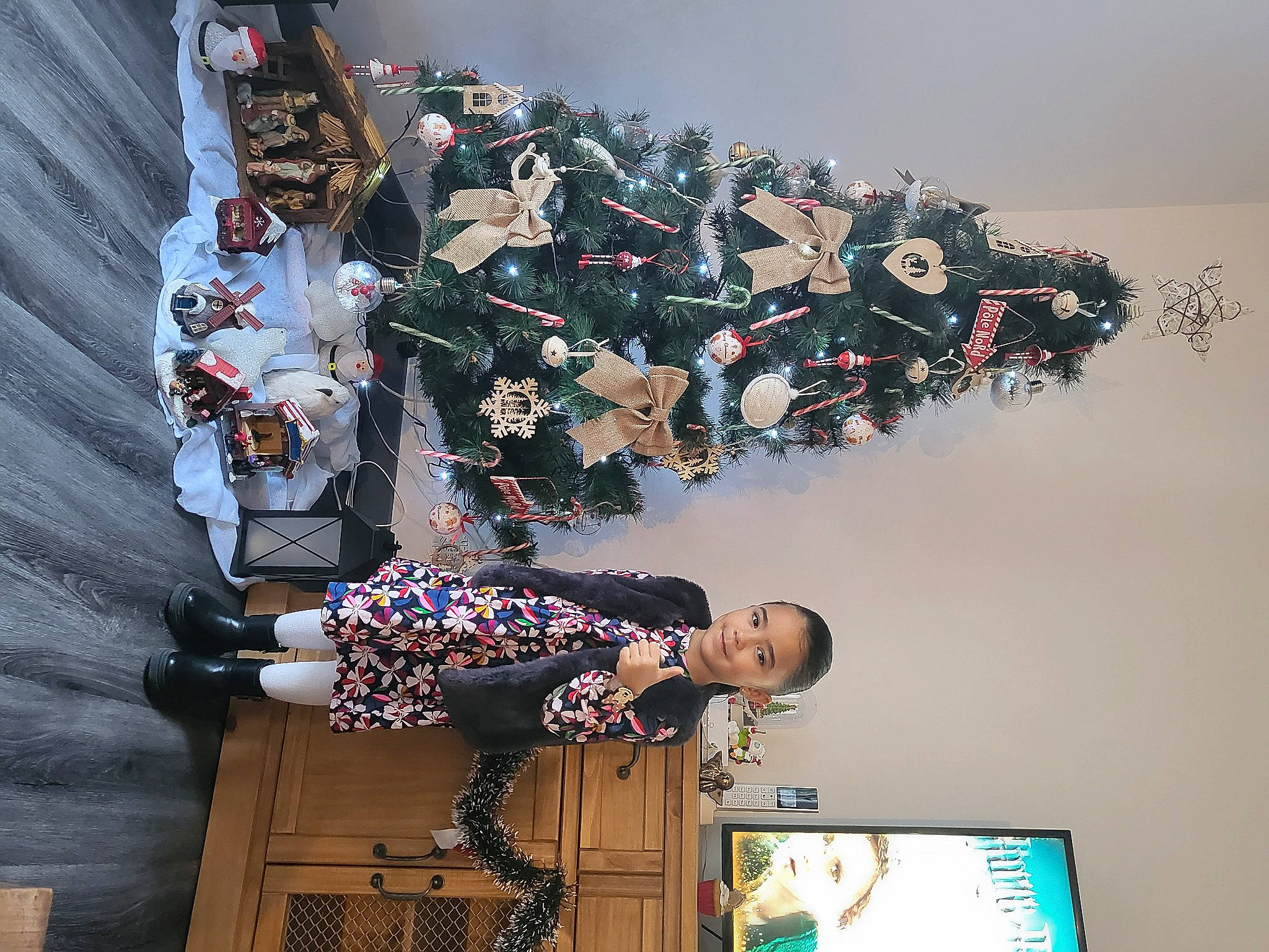 Maëlyss a rejoint le concours — aidez-le/la à gagner de superbes lots ! art, carmine, crowd, event, fun, joy, leisure, person, photograph, room, snapshot, space, visual_arts, world