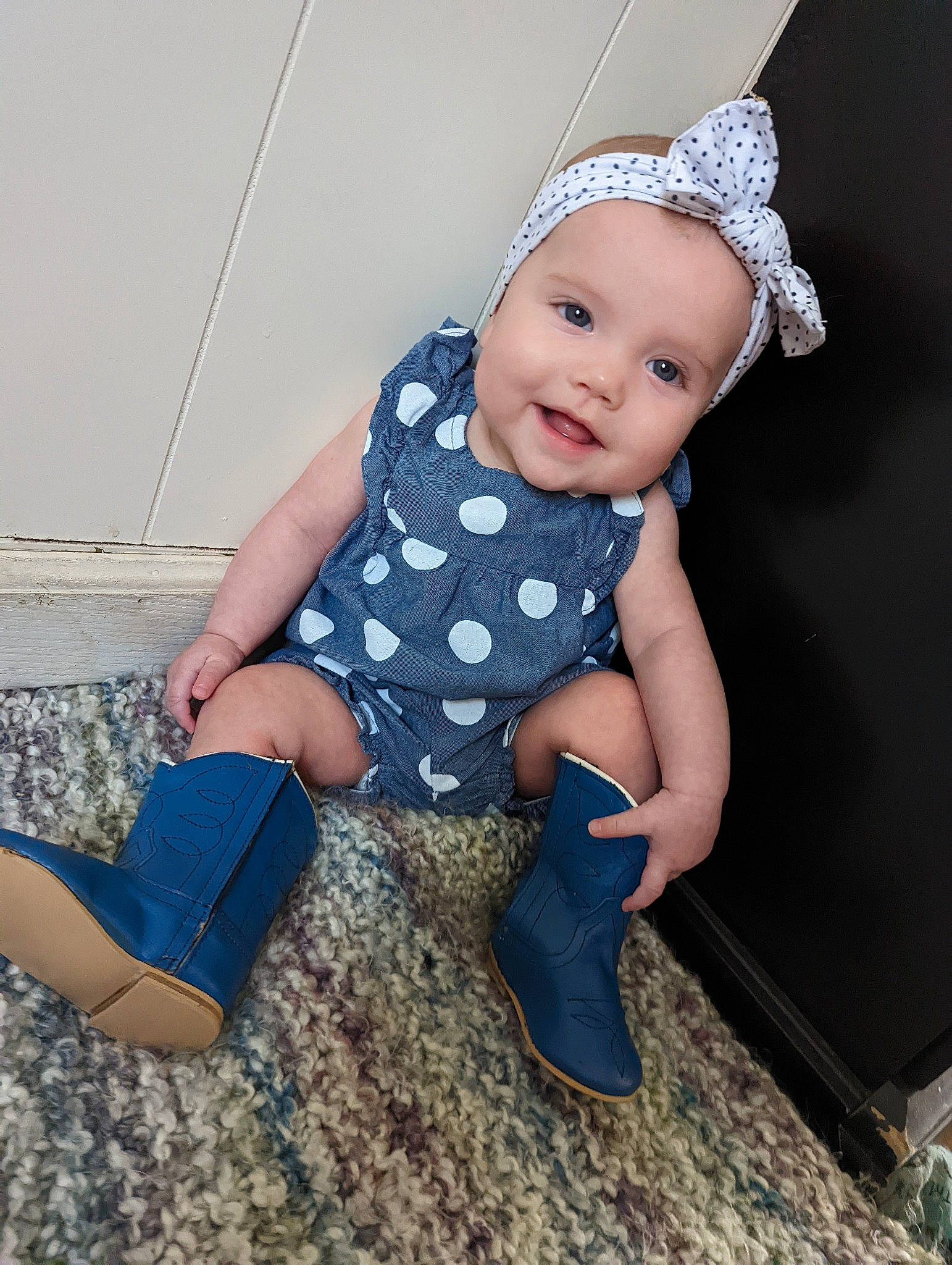 Evie is registered to the contest to win money with this photo: baby, baby_toddler_clothing, child, costume_hat, electric_blue, face, fashion_accessory, flash_photography, happy, headgear, headwear, human_leg, joy, knee, leg, magenta, pattern, person, sleeve, smile