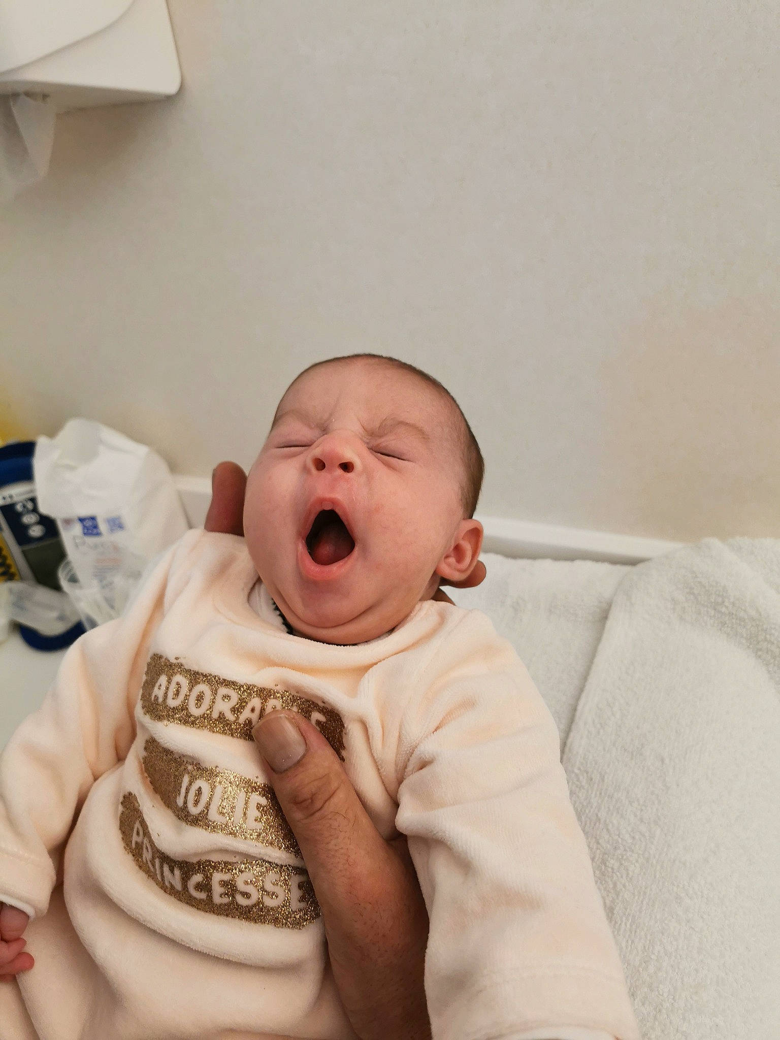 Inaïa a rejoint le concours — aidez-le/la à gagner de superbes lots ! baby, baby_sleeping, baby_toddler_clothing, cheek, child, comfort, eye, gesture, happy, head, laugh, linens, lip, nose, person, room, sitting, skin, sleeve, smile