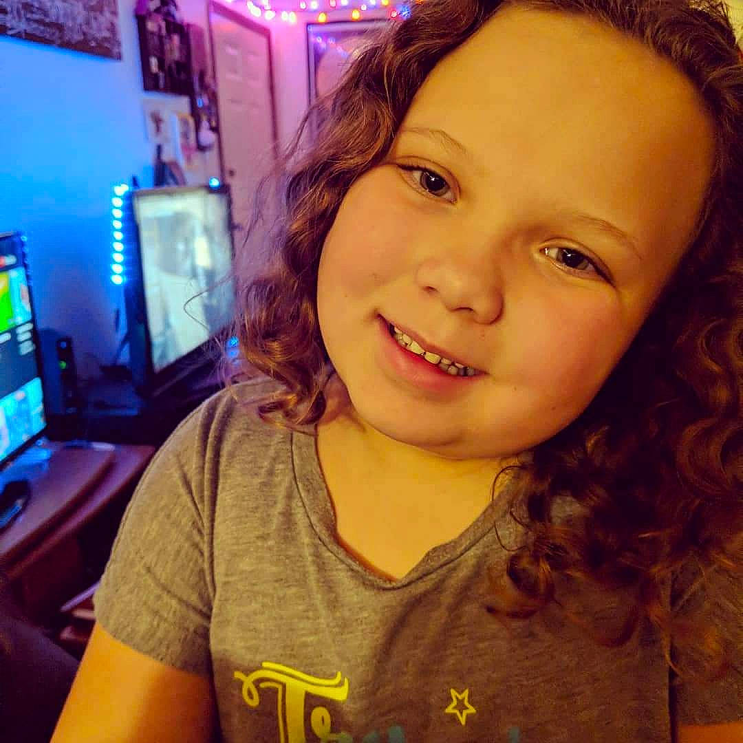 Calliope is registered to the contest to win money with this photo: cheek, chin, eye, eyebrow, face, facial_expression, forehead, fun, hair, hairstyle, happy, head, jaw, joy, lip, long_hair, mouth, nose, person, selfie