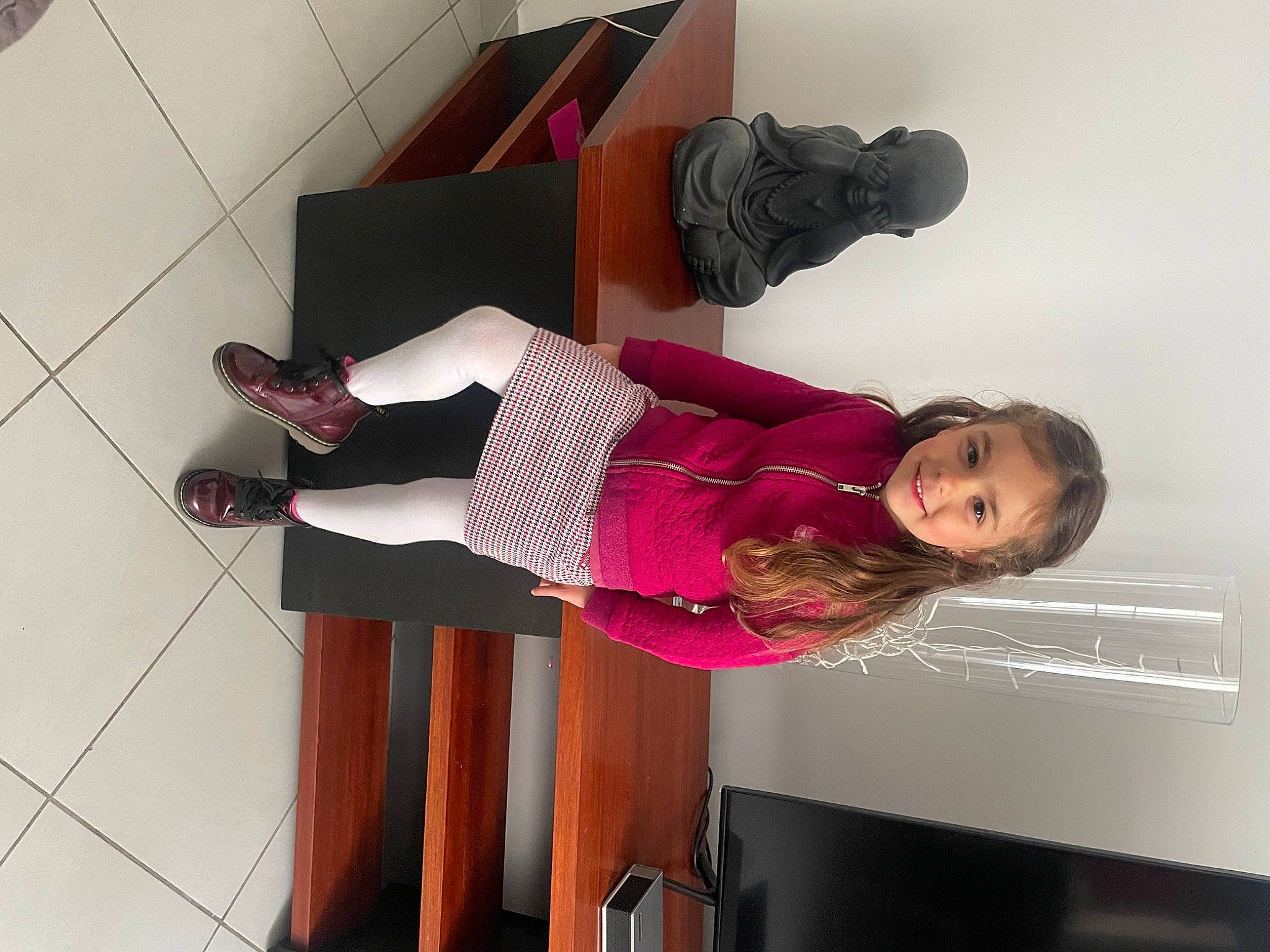 Arya participe au concours pour gagner de l'argent avec cette photo : child, cleanliness, dress, flooring, foot, fun, hardwood, human_leg, joy, knee, magenta, pattern, person, pink, room, sandal, smile, sock, thigh, toddler