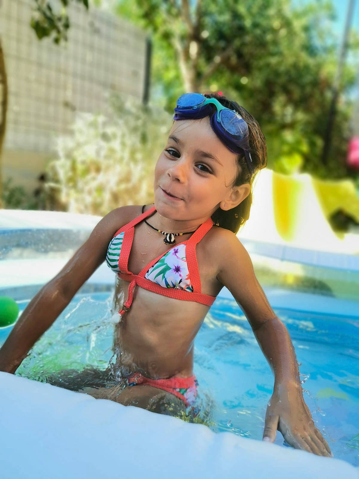 Arya a rejoint le concours — aidez-le/la à gagner de superbes lots ! bathing, brassiere, chest, fun, goggles, happy, headwear, leisure, lingerie, long_hair, person, personal_protective_equipment, recreation, sunglasses, swimming_pool, swimsuit_top, swimwear, thigh, trunk, undergarment