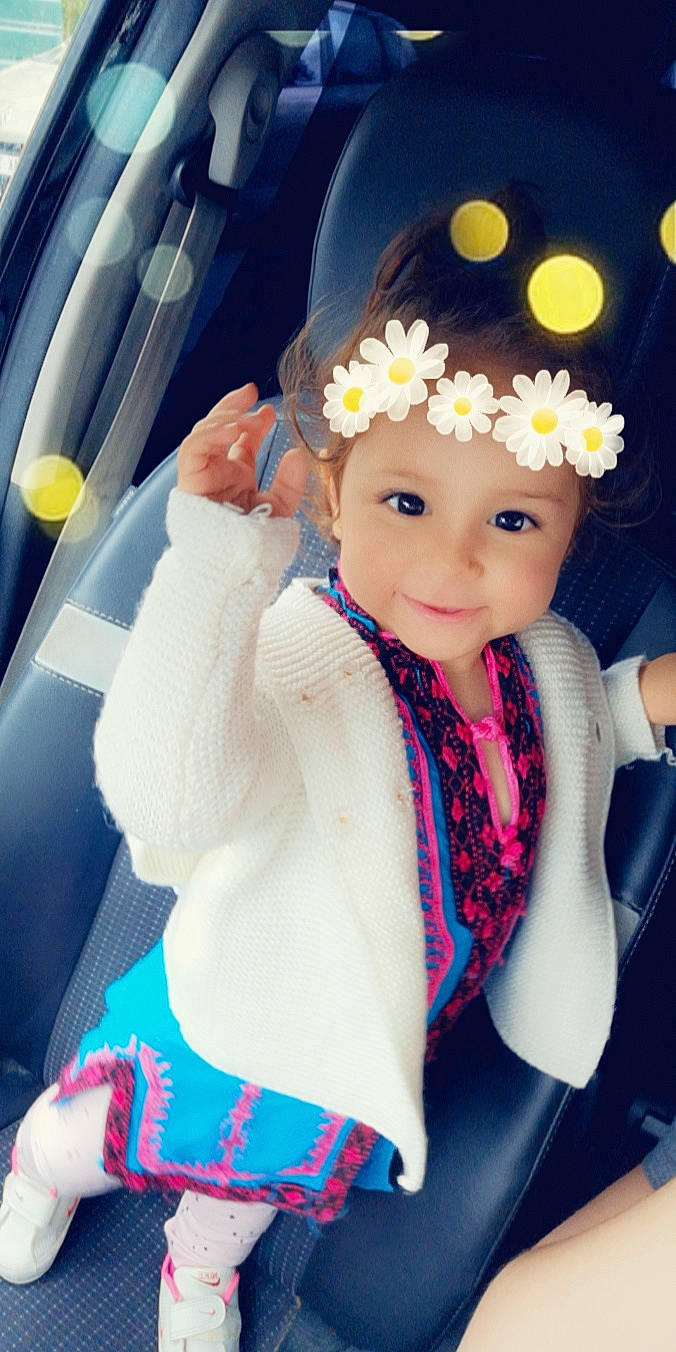 Ayana a rejoint le concours — aidez-le/la à gagner de superbes lots ! auto_part, baby, child, costume, fashion_accessory, flower, hair_accessory, headband, headgear, person, photography, plant, skin, smile, toddler