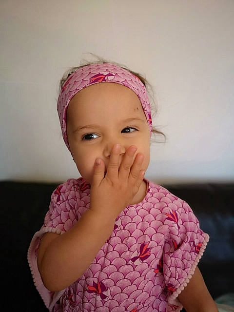Ayana participe au concours pour gagner de l'argent avec cette photo : baby, bonnet, cheek, child, chin, eye, face, fashion_accessory, finger, forehead, hair_accessory, head, headband, headgear, joy, lip, mouth, nose, person, pink