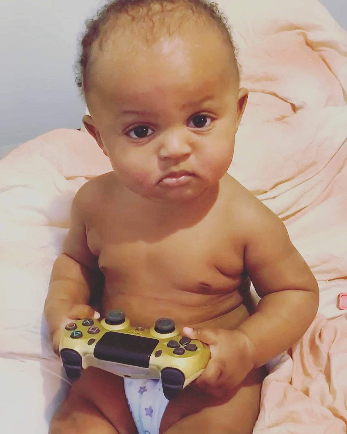 Emir is registered to the contest to win money with this photo: arm, baby, cheek, chest, ear, eyebrow, eyelash, finger, hand, human_body, iris, lip, mouth, muscle, nail, neck, nose, person, skin, stomach