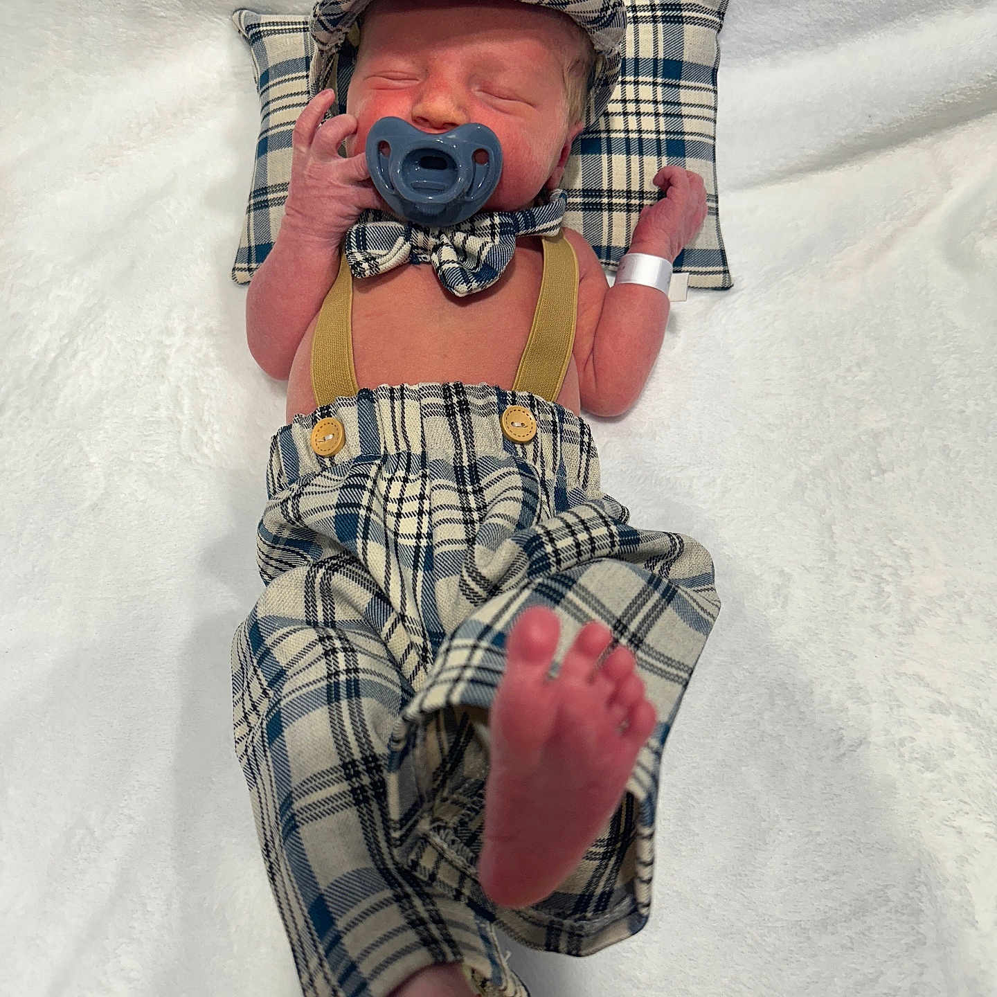 Oliver is registered to the contest to win money with this photo: accessories, baby, bed, bodypart, bracelet, clothing, cushion, face, finger, furniture, hand, hat, head, homedecor, jewelry, newborn, pants, person, photography, portrait