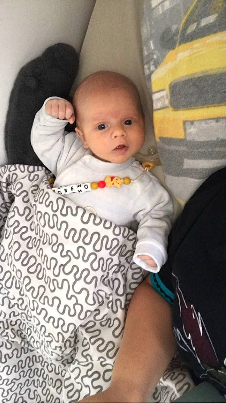 Moreno participe au concours pour gagner de l'argent avec cette photo : baby, baby_products, baby_toddler_clothing, cheek, child, comfort, happy, iris, lap, linens, pattern, person, portrait_photography, product, room, sitting, skin, sleeve, t_shirt, textile