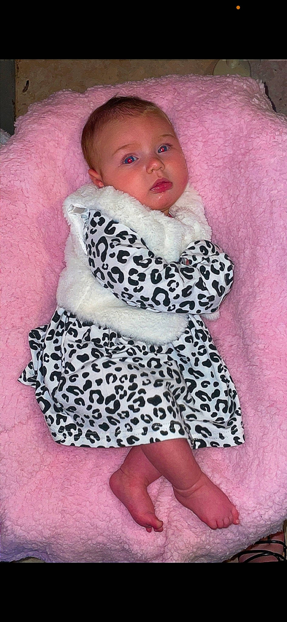 Louna participe au concours pour gagner de l'argent avec cette photo : arm, baby, baby_toddler_clothing, child, comfort, day_dress, dress, finger, hairstyle, neck, one_piece_garment, outerwear, pattern, person, pink, purple, shoulder, skin, sleeve, textile