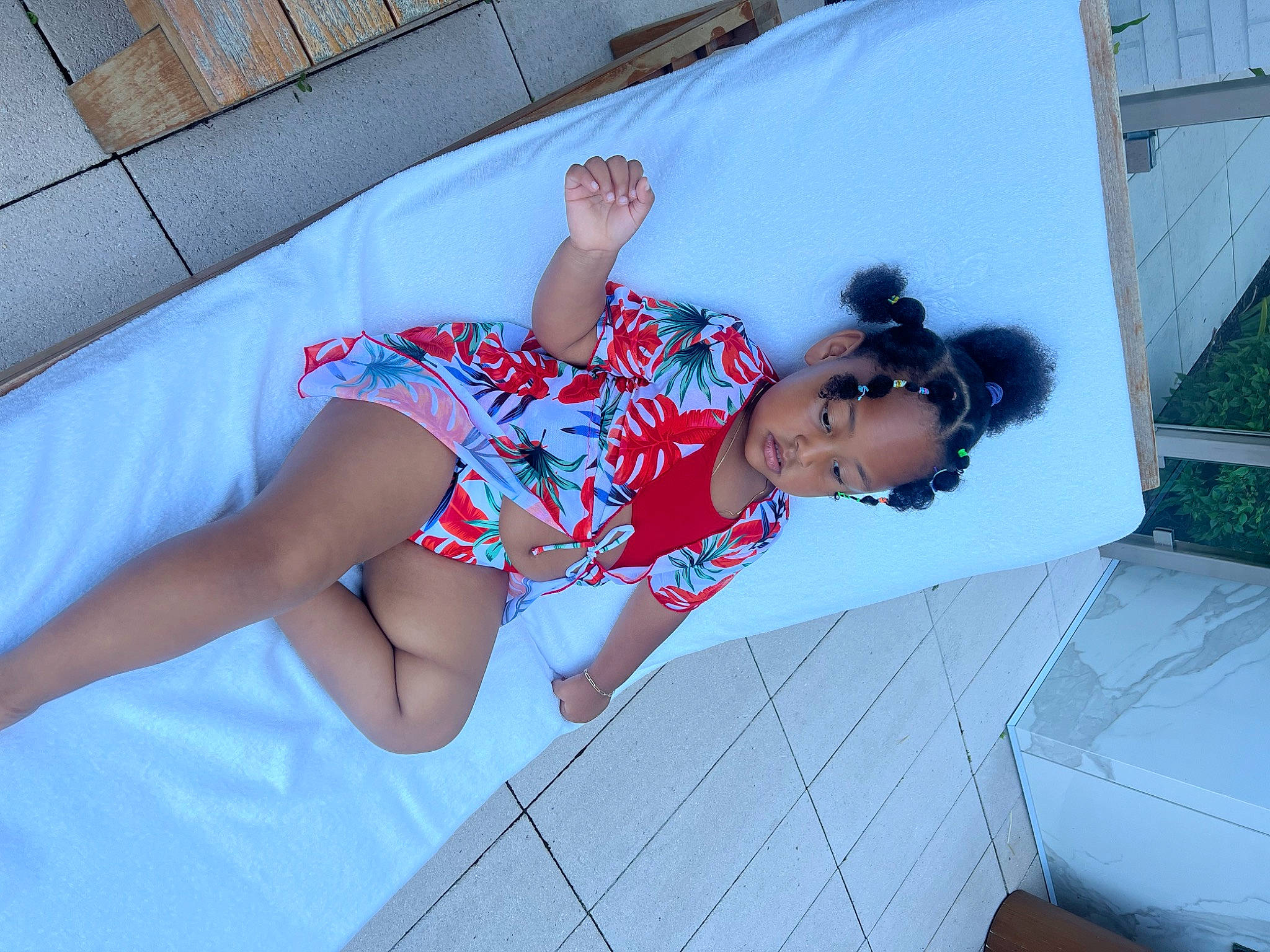 Rose is registered to the contest to win money with this photo: barefoot, child, comfort, elbow, electric_blue, foot, fun, human_leg, knee, leg, leisure, pattern, person, recreation, sandal, sitting, thigh, vacation