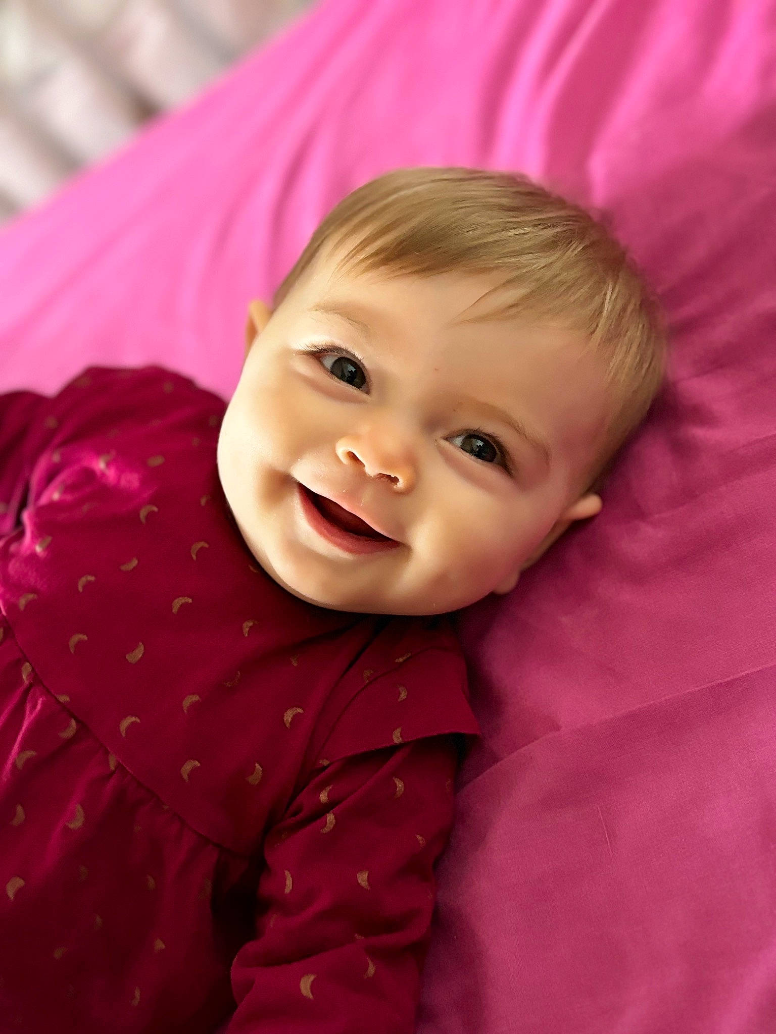 Chelsy a rejoint le concours — aidez-le/la à gagner de superbes lots ! baby, baby_toddler_clothing, cheek, chin, comfort, eye, eyebrow, hair, happy, head, iris, joy, lip, magenta, person, pink, purple, skin, sleeve, smile