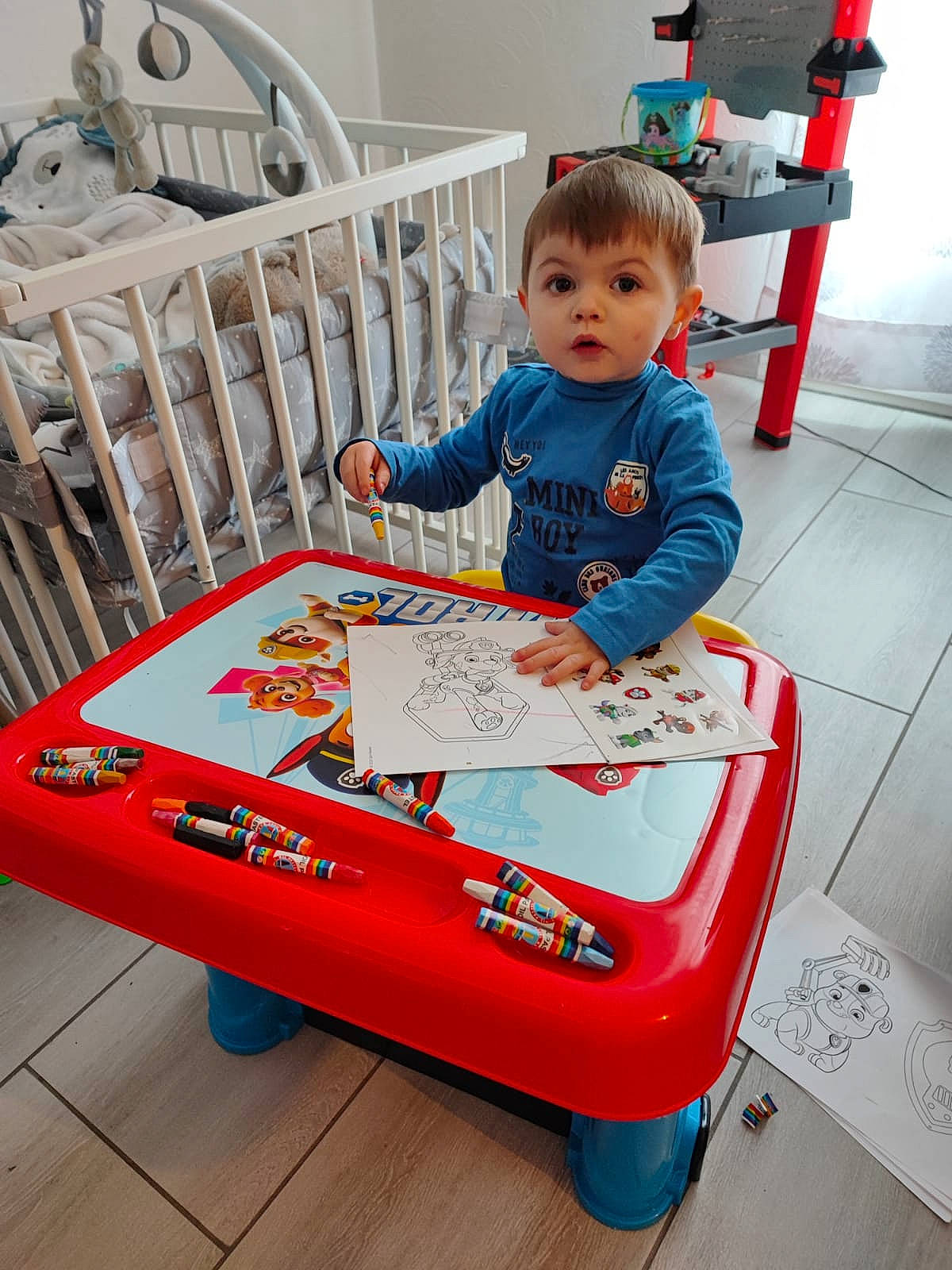 Aaron participe au concours pour gagner de l'argent avec cette photo : baby, baby_playing_with_toys, baby_products, baby_safety, baby_toddler_clothing, baby_toys, chair, child, comfort, flooring, fun, infant_bed, leisure, nursery, person, product, red, sleeve, surprise, t_shirt
