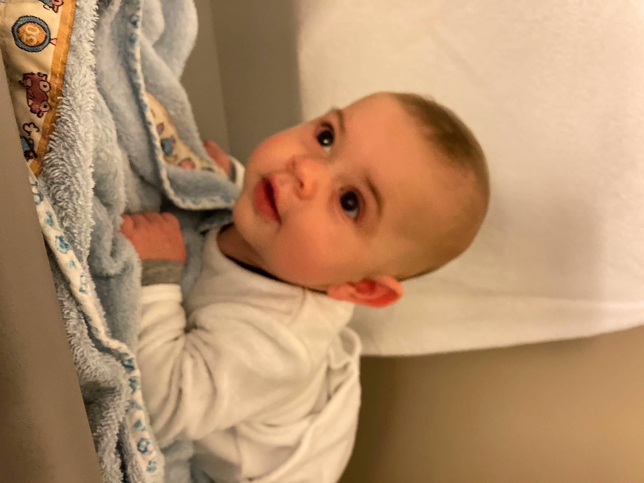 Sawyer a rejoint le concours — aidez-le/la à gagner de superbes lots ! baby, baby_toddler_clothing, cheek, chin, comfort, eye, eyebrow, head, human_body, iris, lip, mammal, mouth, neck, nose, person, skin, sleeve, textile, toddler