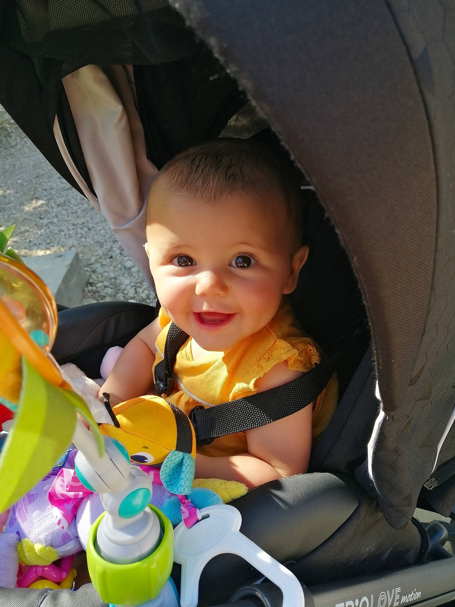 Louane a rejoint le concours — aidez-le/la à gagner de superbes lots ! automotive_design, baby, baby_playing_with_toys, baby_products, baby_toddler_clothing, beauty, car_seat, child, comfort, fun, happy, joy, motor_vehicle, person, product, skin, smile, snapshot, toddler, toy