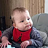 Soën a rejoint le concours — aidez-le/la à gagner de superbes lots ! baby, bib, blue_eyes, cheeks, child, cute, drool, feeding_time, gray_sleeves, hands, highchair, indoor, infant, portrait, pout, red_bib, seat, toy, tray, wood_panel_wall