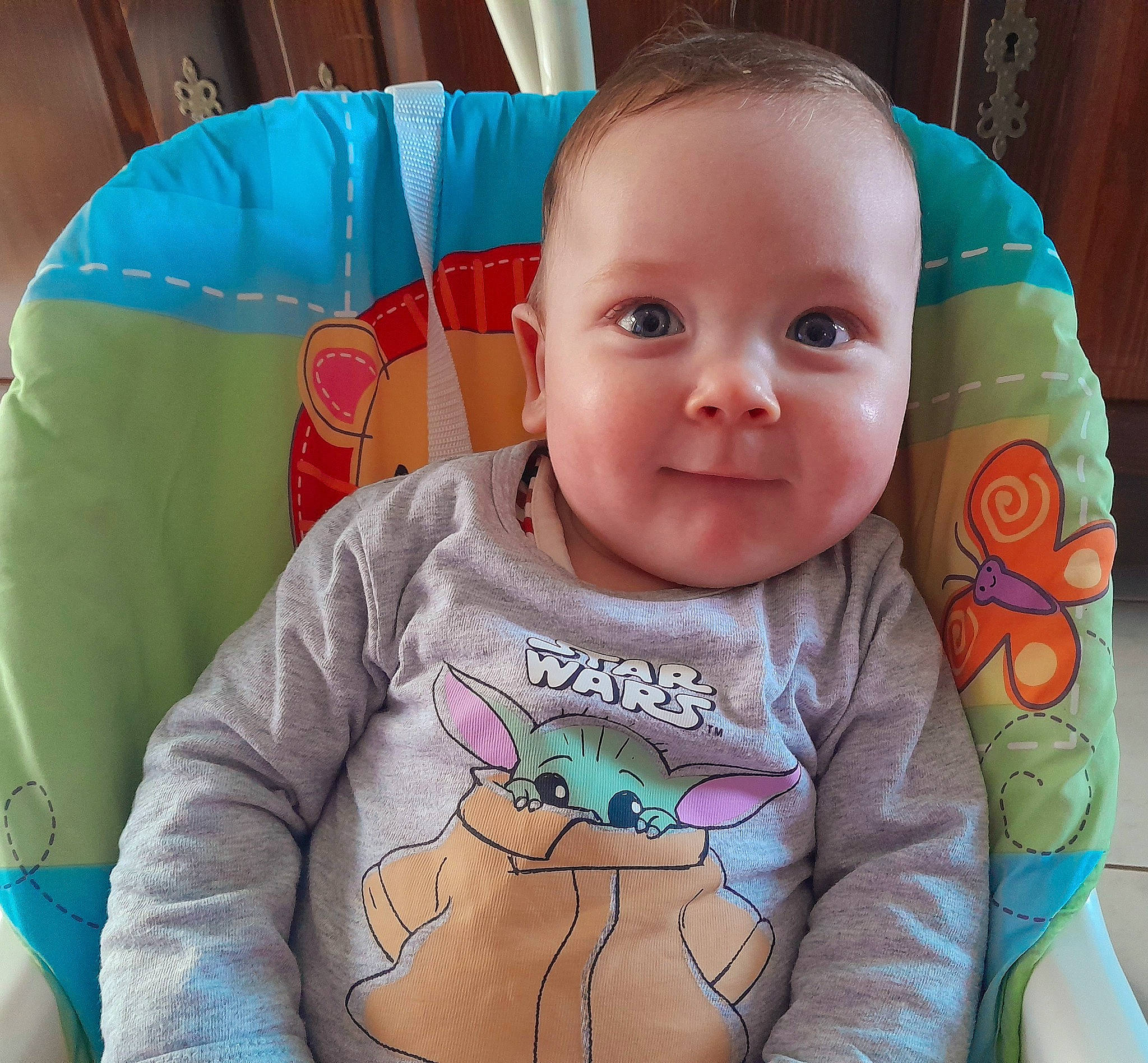 Liroy a rejoint le concours — aidez-le/la à gagner de superbes lots ! baby, baby_toddler_clothing, cheek, chin, ear, eye, eyebrow, facial_expression, forehead, human_body, iris, lip, mouth, nose, organ, person, product, skin, sleeve, smile