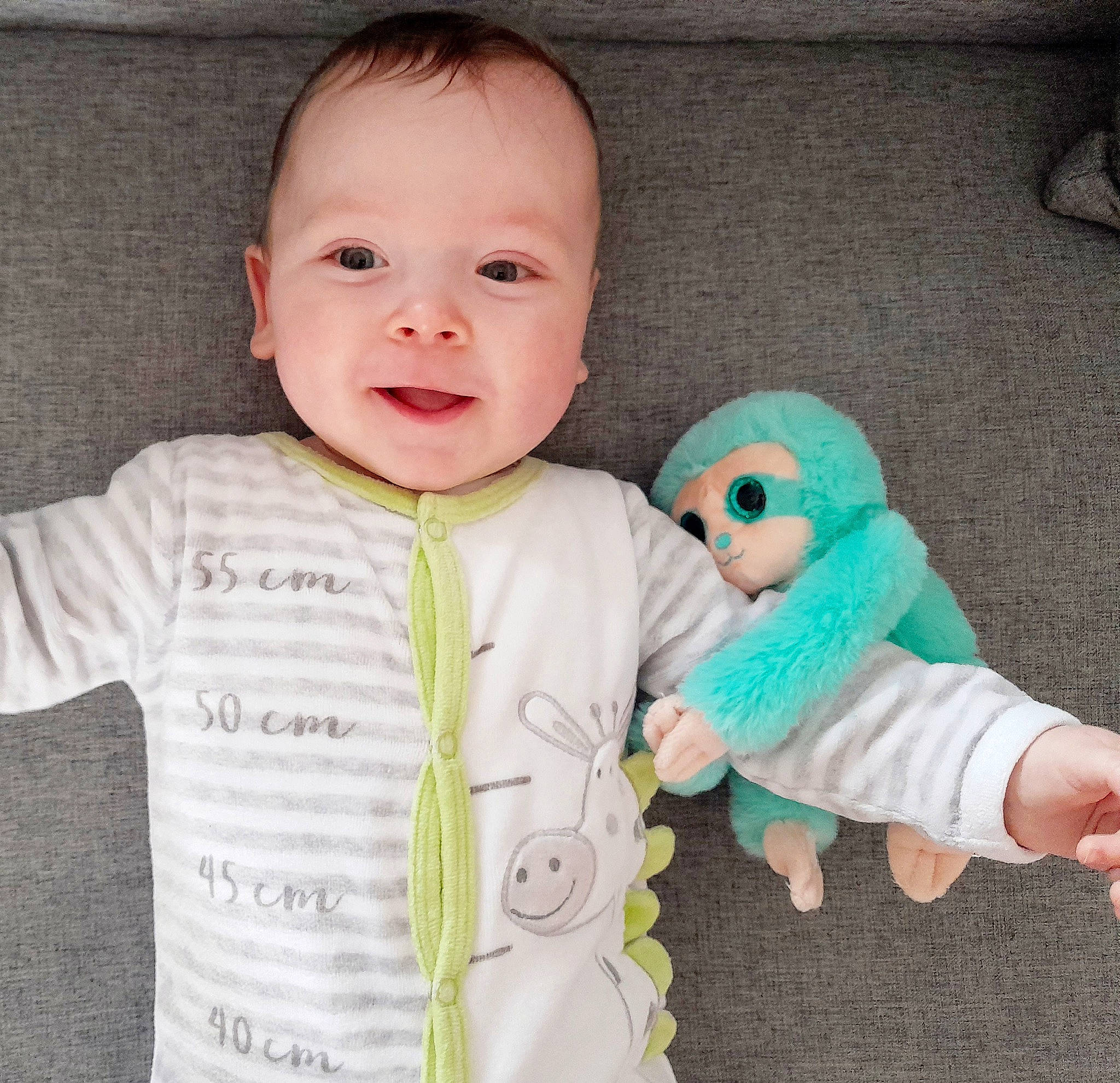 Liroy participe au concours pour gagner de l'argent avec cette photo : baby, baby_toddler_clothing, cheek, cool, eye, face, finger, head, mammal, nose, outerwear, person, pink, product, skin, sleeve, smile, standing, t_shirt, textile