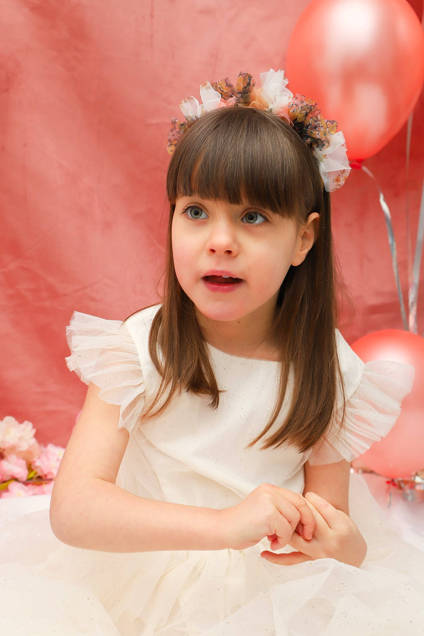 Rachel participe au concours pour gagner de l'argent avec cette photo : balloon, bangs, bridal_clothing, child, dress, eye, face, facial_expression, flash_photography, gesture, hair, hairstyle, happy, head, headpiece, human_body, person, petal, pink, shoulder