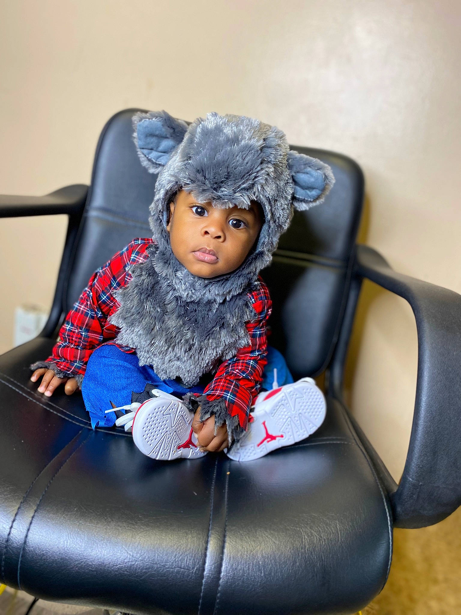 Sabastian is registered to the contest to win money with this photo: auto_part, baby, baby_carriage, baby_products, baby_toddler_clothing, car_seat, chair, child, comfort, electric_blue, fashion_accessory, fun, furniture, headwear, lap, leisure, luxury_vehicle, person, personal_protective_equipment, sitting