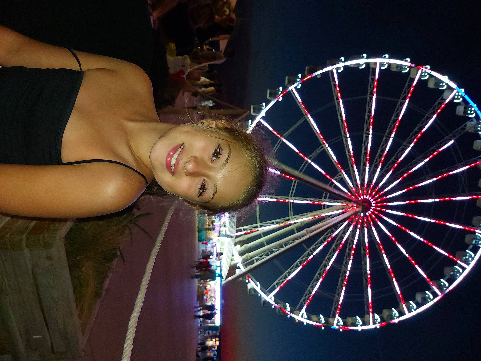 Sheryne a rejoint le concours — aidez-le/la à gagner de superbes lots ! amusement_ride, auto_part, automotive_wheel_system, black, chest, circle, darkness, event, ferris_wheel, flash_photography, fun, human_body, joy, leisure, midnight, person, recreation, smile, space, spoke