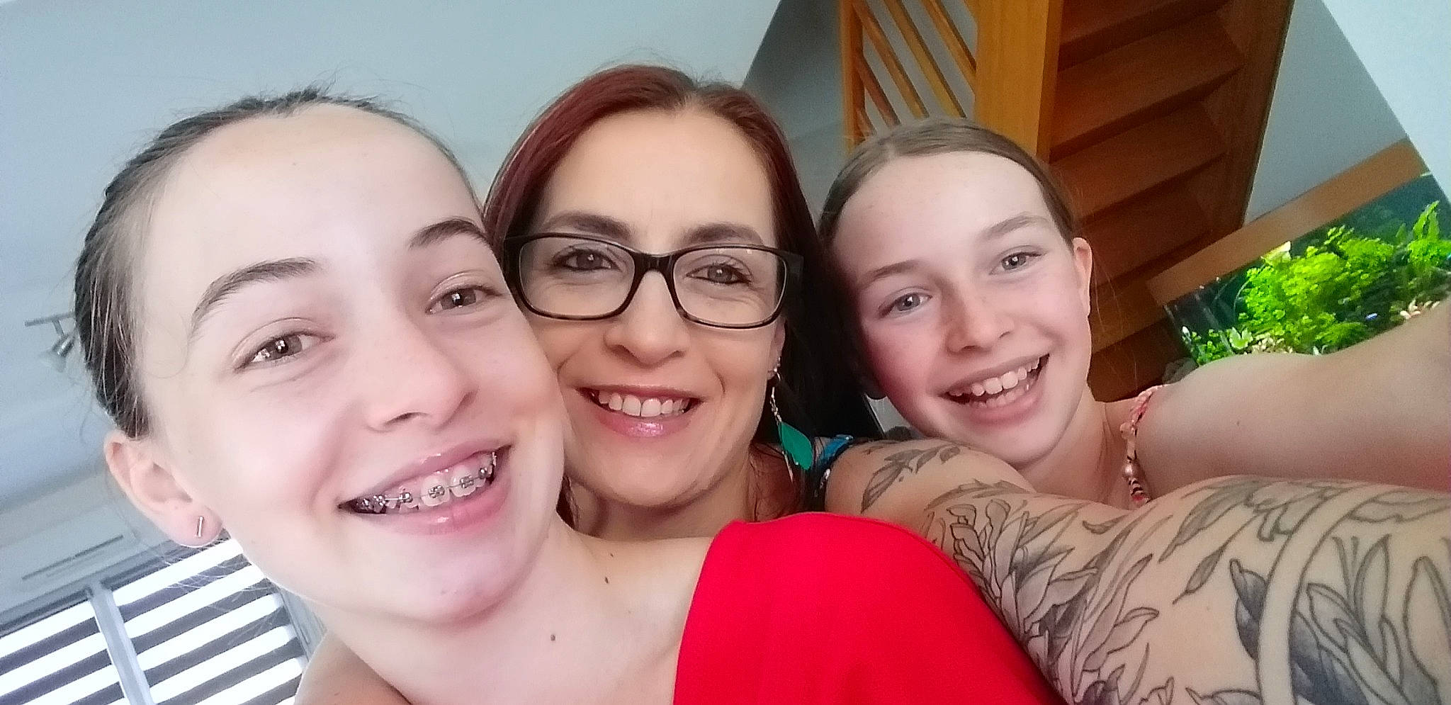 énora participe au concours pour gagner de l'argent avec cette photo : beauty, black_hair, cosmetic_dentistry, eye, eyebrow, fun, glasses, happy, iris, jaw, joy, leisure, lip, mouth, neck, nose, person, selfie, skin, smile