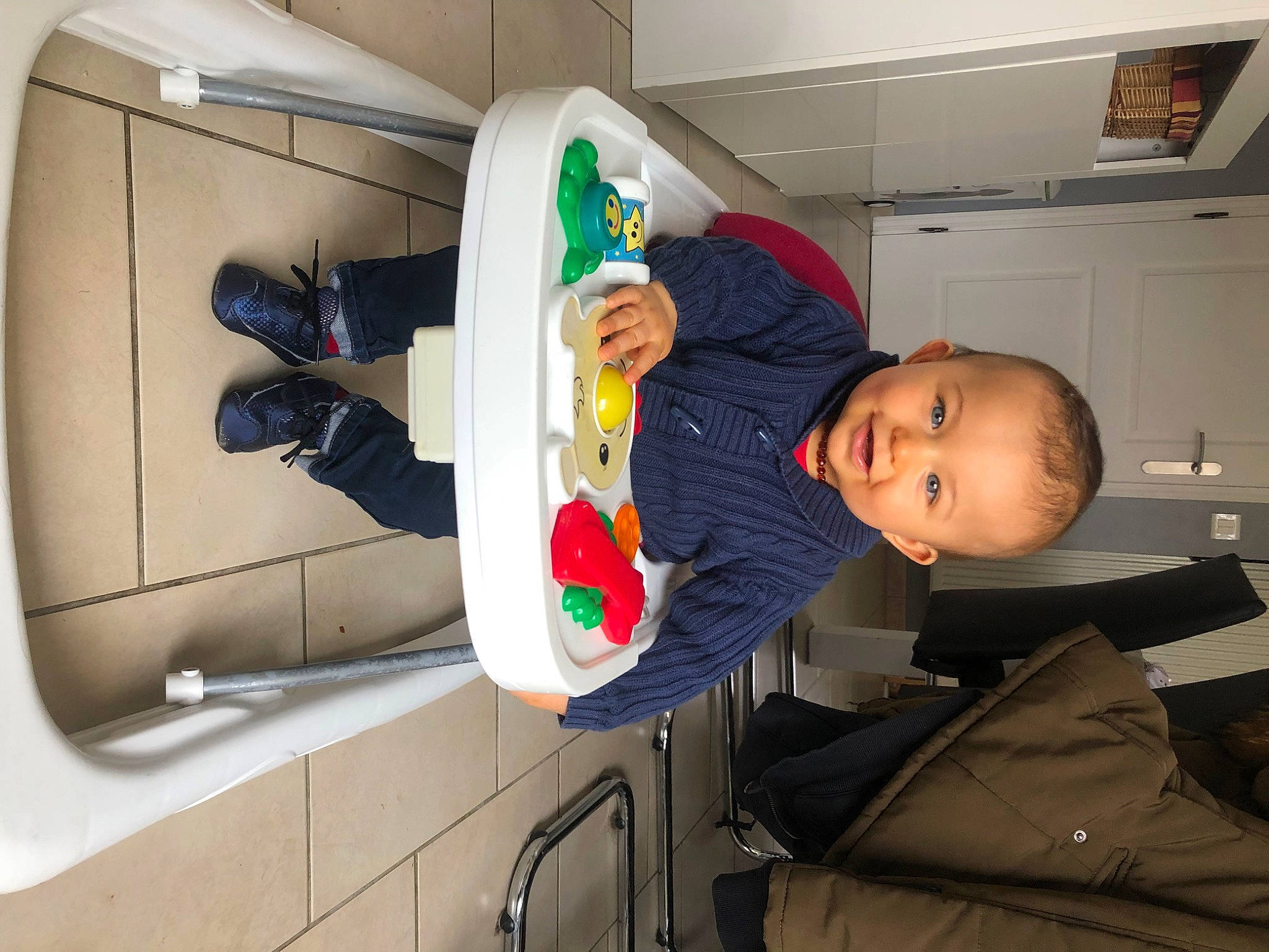 Livio a rejoint le concours — aidez-le/la à gagner de superbes lots ! baby, baby_products, baby_toddler_clothing, baby_toys, chair, child, comfort, fun, home_appliance, machine, person, plastic, play, refrigerator, room, sitting, t_shirt, toddler, toy