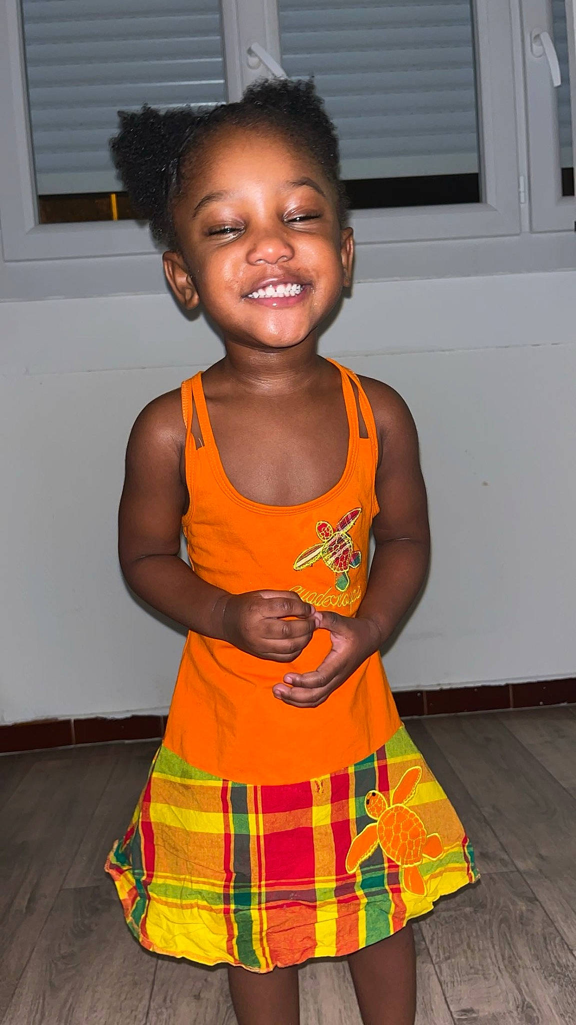 Naila a rejoint le concours — aidez-le/la à gagner de superbes lots ! adaptation, arm, cheek, dress, eye, face, facial_expression, hair, hairstyle, hand, happy, head, human_body, joy, neck, person, skin, sleeve, smile, toddler