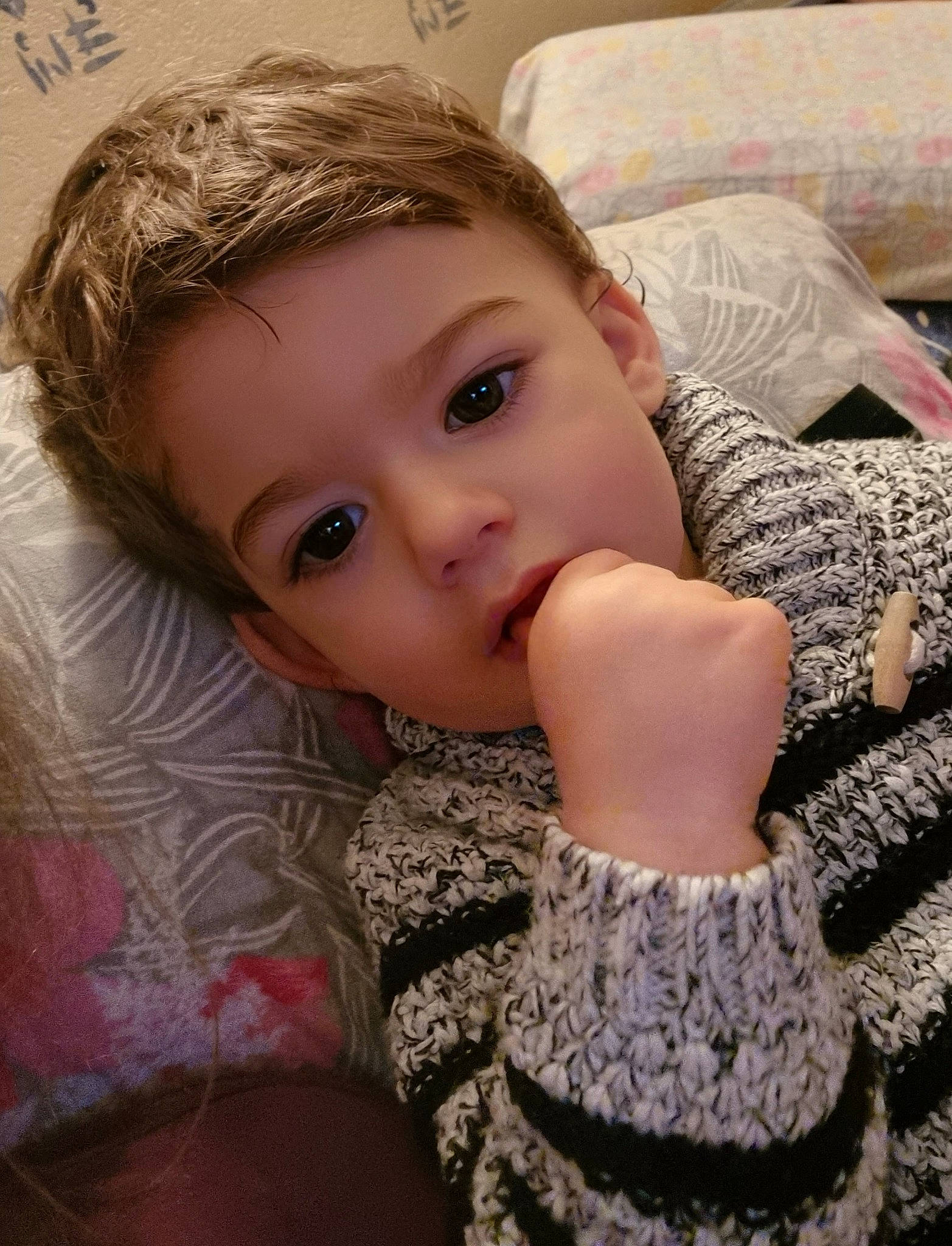 Angel participe au concours pour gagner de l'argent avec cette photo : baby_toddler_clothing, cheek, eye, eyelash, face, hair, hairstyle, hand, happy, head, iris, lip, mouth, neck, nose, organ, person, shoulder, skin, sleeve