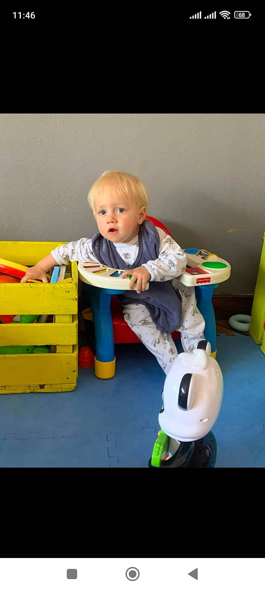 Tiziano participe au concours pour gagner de l'argent avec cette photo : arm, baby, baby_playing_with_toys, baby_toddler_clothing, baby_toys, child, comfort, flooring, fun, happy, person, play, product, room, sitting, sneakers, sock, table, toddler, toy
