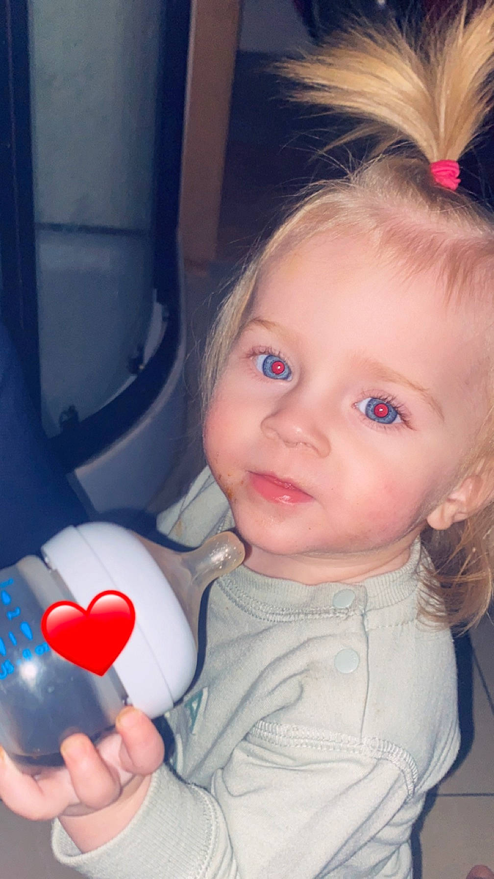 Adiana participe au concours pour gagner de l'argent avec cette photo : arm, cheek, chin, eye, eyebrow, eyelash, facial_expression, fun, hand, happy, human_body, iris, lip, nose, organ, person, pink, product, skin, standing