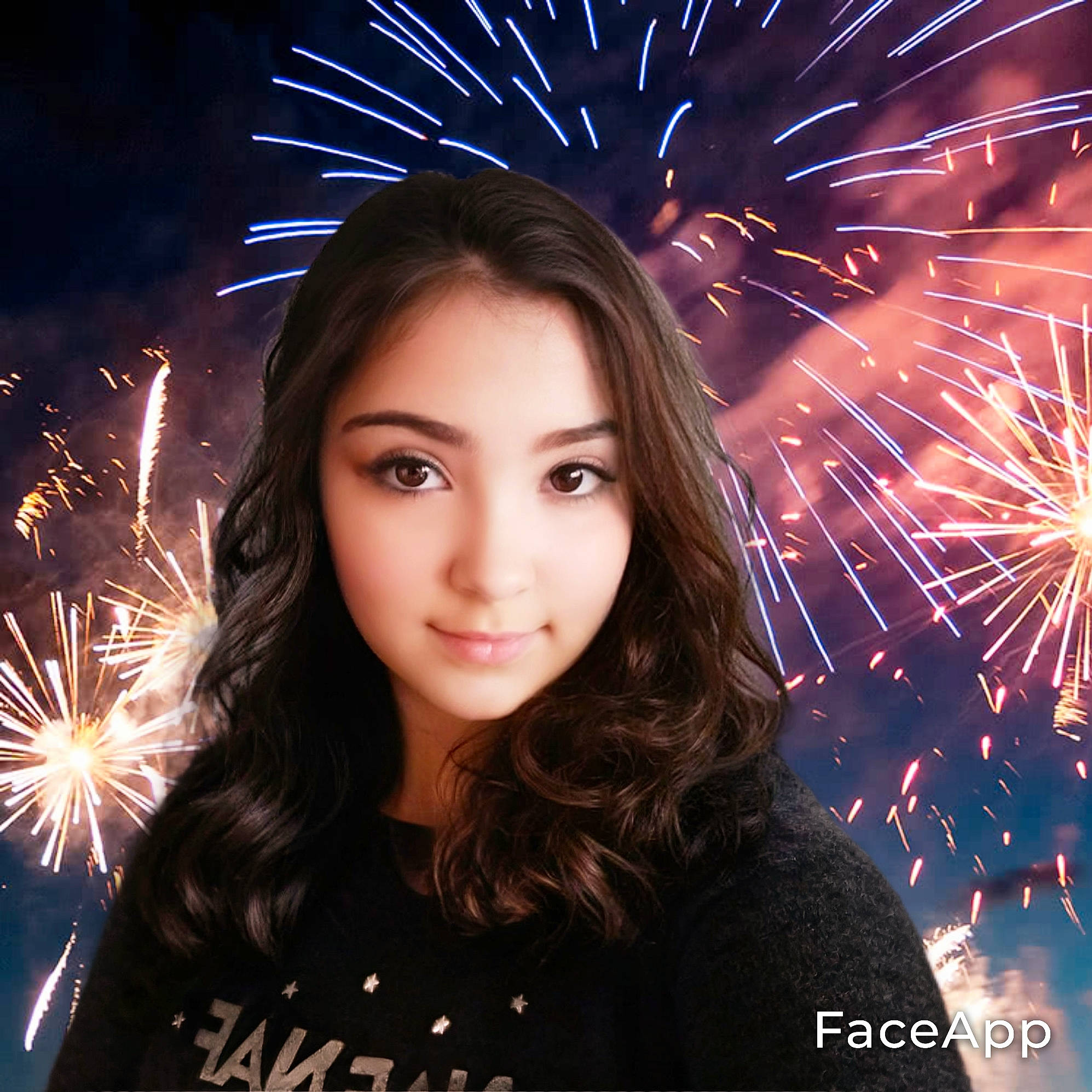 Amina a rejoint le concours — aidez-le/la à gagner de superbes lots ! beauty, black, electric_blue, entertainment, event, fireworks, flash_photography, happy, joy, light, lighting, midnight, nature, people, person, photograph, pink, purple, sky, smile