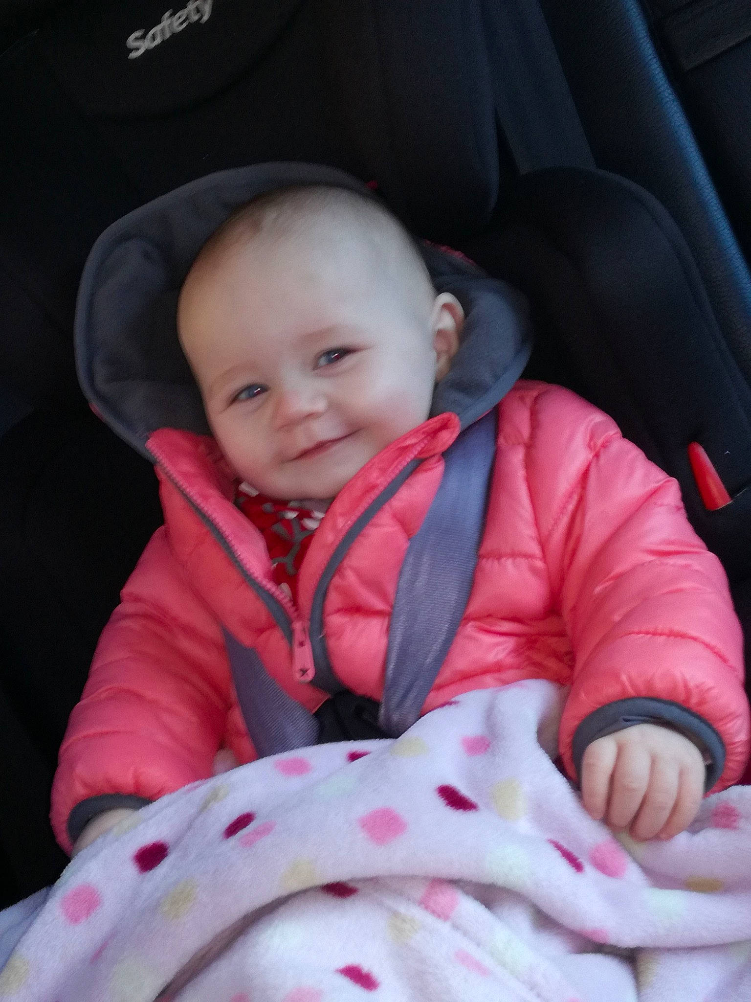 Yvanna participe au concours pour gagner de l'argent avec cette photo : baby_products, car_seat, cheek, child, day, ear, eye, fun, girl, infant, joy, person, pink, product, sitting, skin, smile, toddler