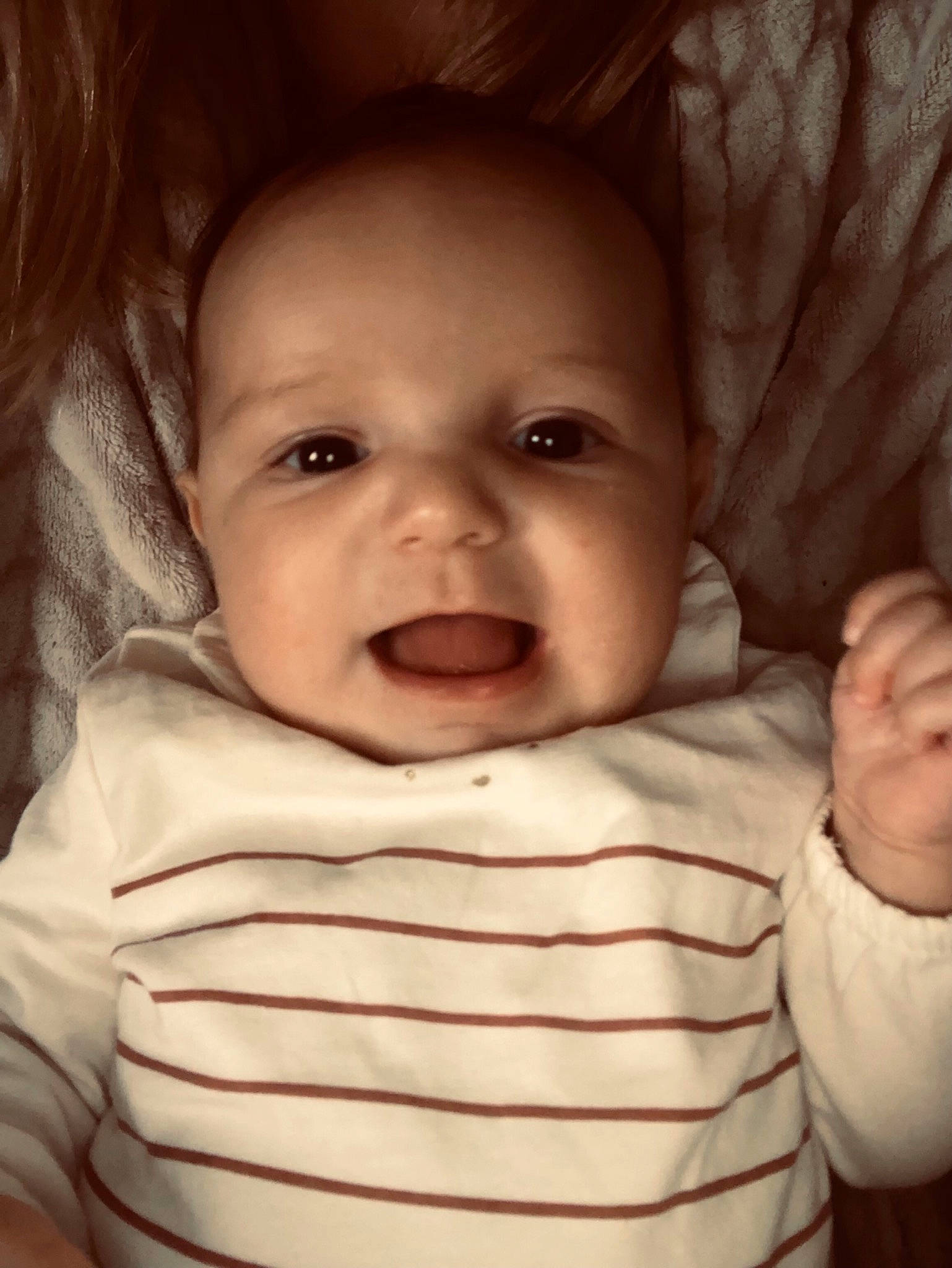 Elsa participe au concours pour gagner de l'argent avec cette photo : baby, brown, cheek, chin, comfort, eye, eyebrow, finger, gesture, happy, iris, lip, mouth, nose, person, product, skin, sleeve, smile, textile