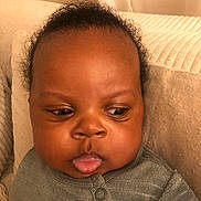 Kahli a rejoint le concours — aidez-le/la à gagner de superbes lots ! baby, infant, face, cheeks, sweater, clothing, cushion, blanket, indoor, portrait, child, curious, resting, soft, closeup, head, skin, young, person, expression