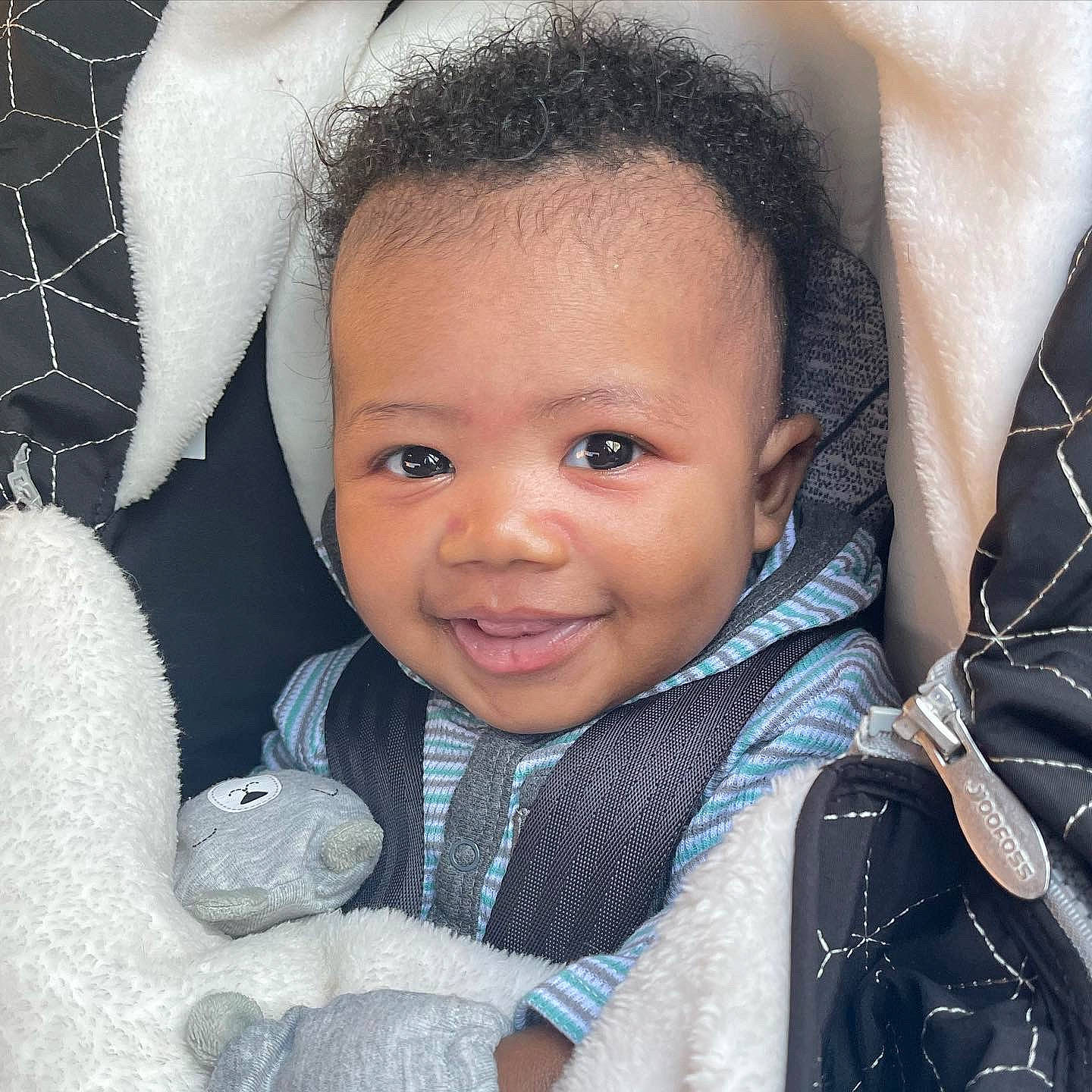 Hezekiah is registered to the contest to win money with this photo: cheek, chin, eyebrow, eyelash, face, facial_expression, flash_photography, hair, hairstyle, head, joy, lip, mouth, nose, organ, outerwear, person, photograph, skin, smile