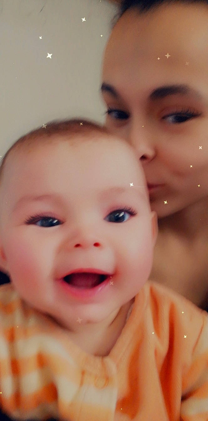 Ezia participe au concours pour gagner de l'argent avec cette photo : cheek, chin, eye, eyebrow, eyelash, face, facial_expression, forehead, hairstyle, hand, lip, mouth, muscle, neck, nose, organ, person, photograph, product, skin