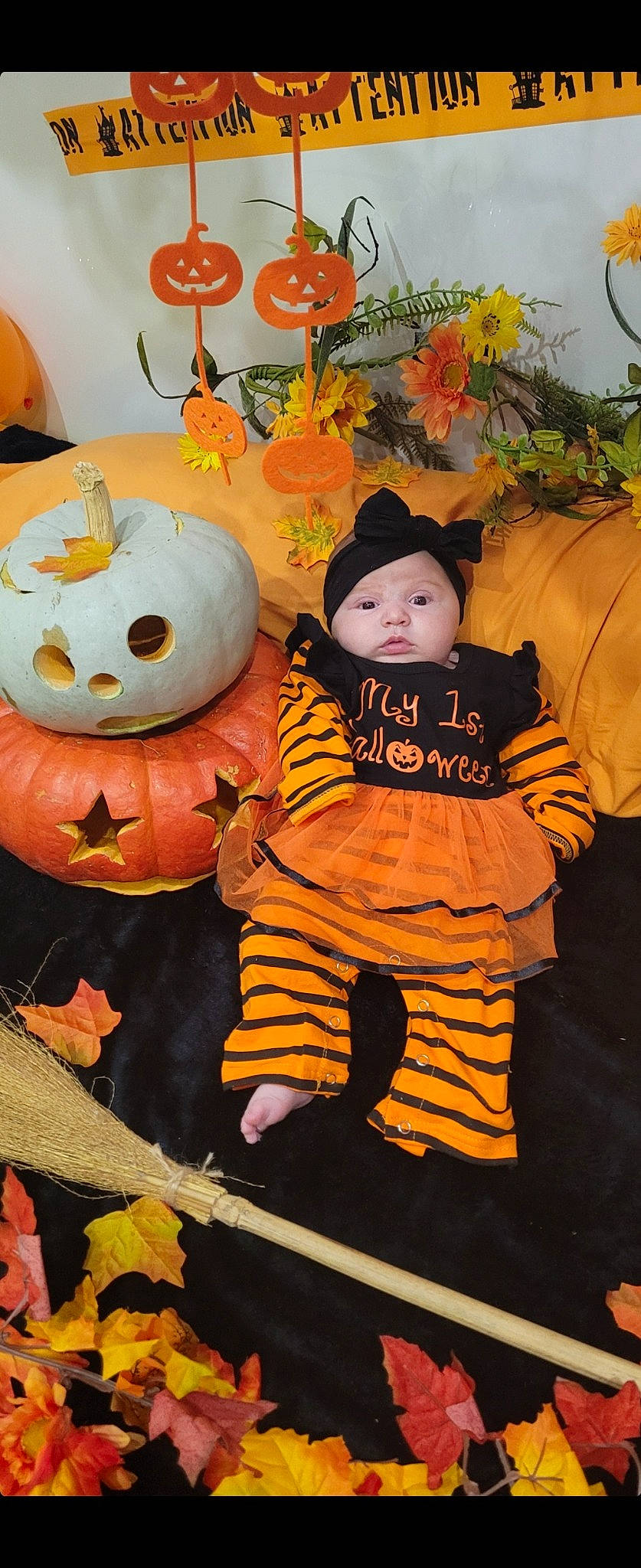 Hayley participe au concours pour gagner de l'argent avec cette photo : calabaza, child, costume, cucurbita, fun, gourd, hat, headwear, jack_o_lantern, leaf, orange, person, plant, pumpkin, squash, sun_hat, toddler, tree, trick_or_treat, vegetable