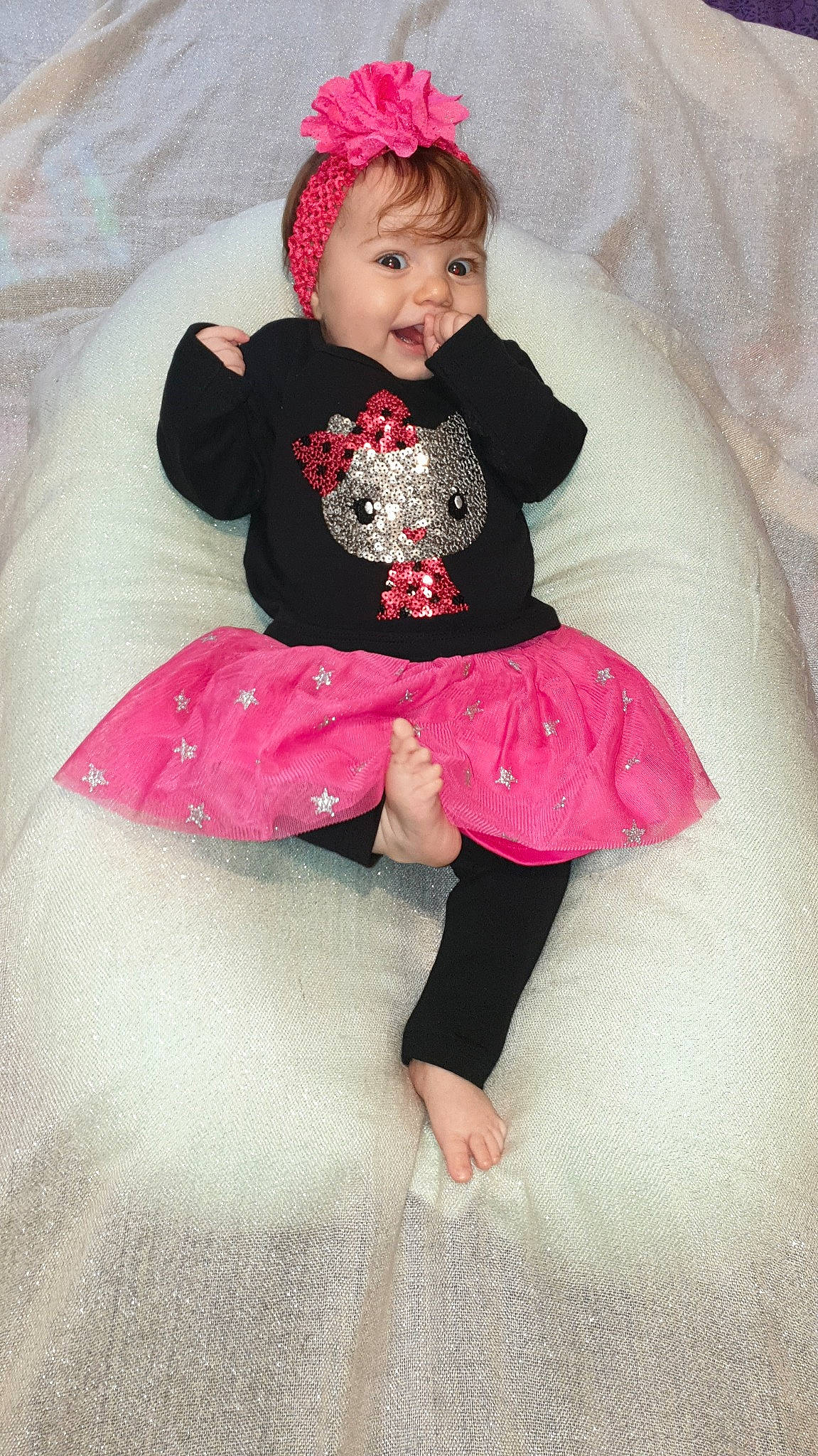 Maïna participe au concours pour gagner de l'argent avec cette photo : baby, baby_toddler_clothing, ballet_tutu, child, clothing, costume, fun, hair_accessory, leg, magenta, outerwear, pattern, person, pink, product, toddler